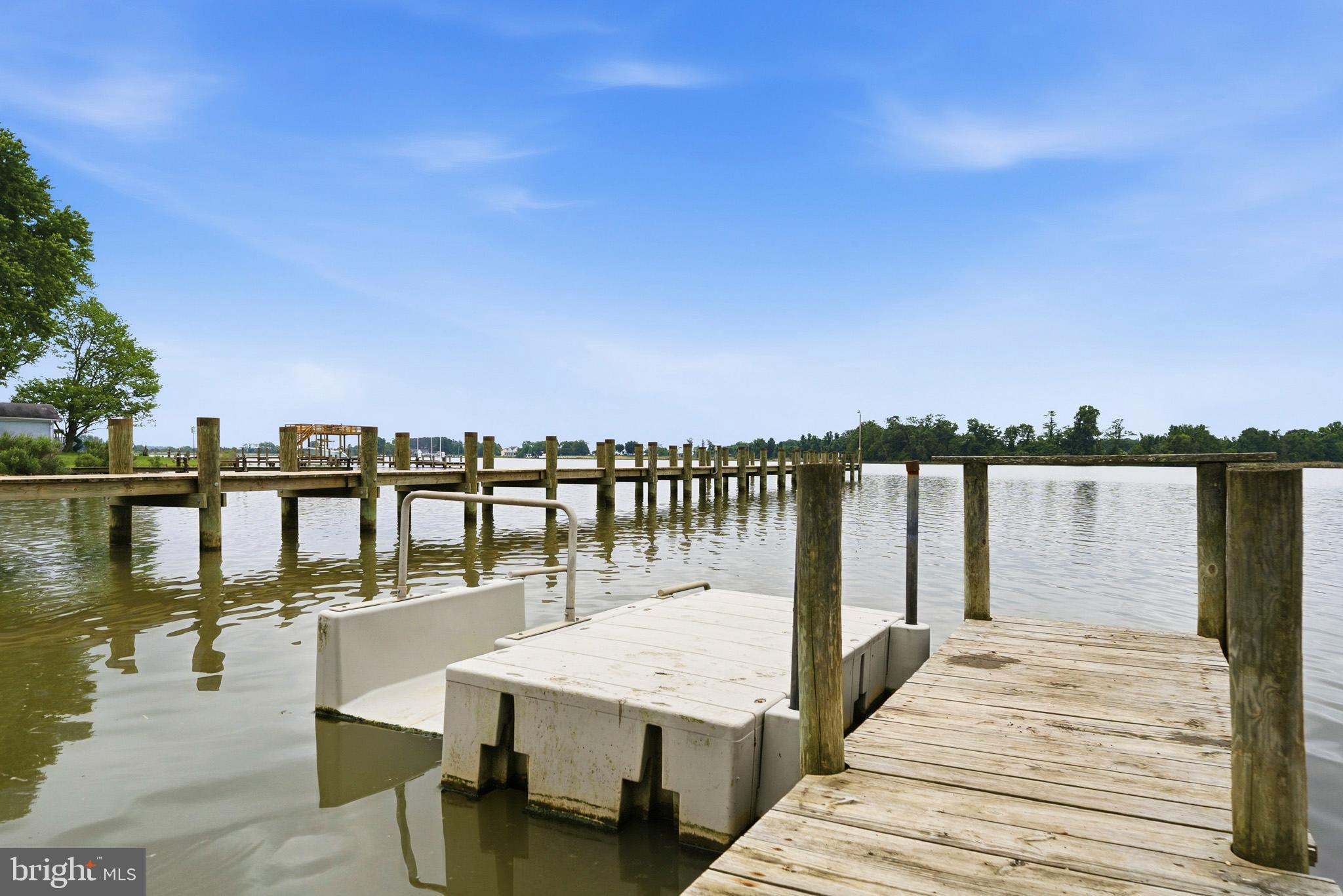 GOLDEN BEACH - Residential