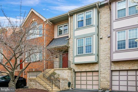 Townhouse For Sale - 6405 Little Potters Lane<br/> ALEXANDRIA, VA 22310