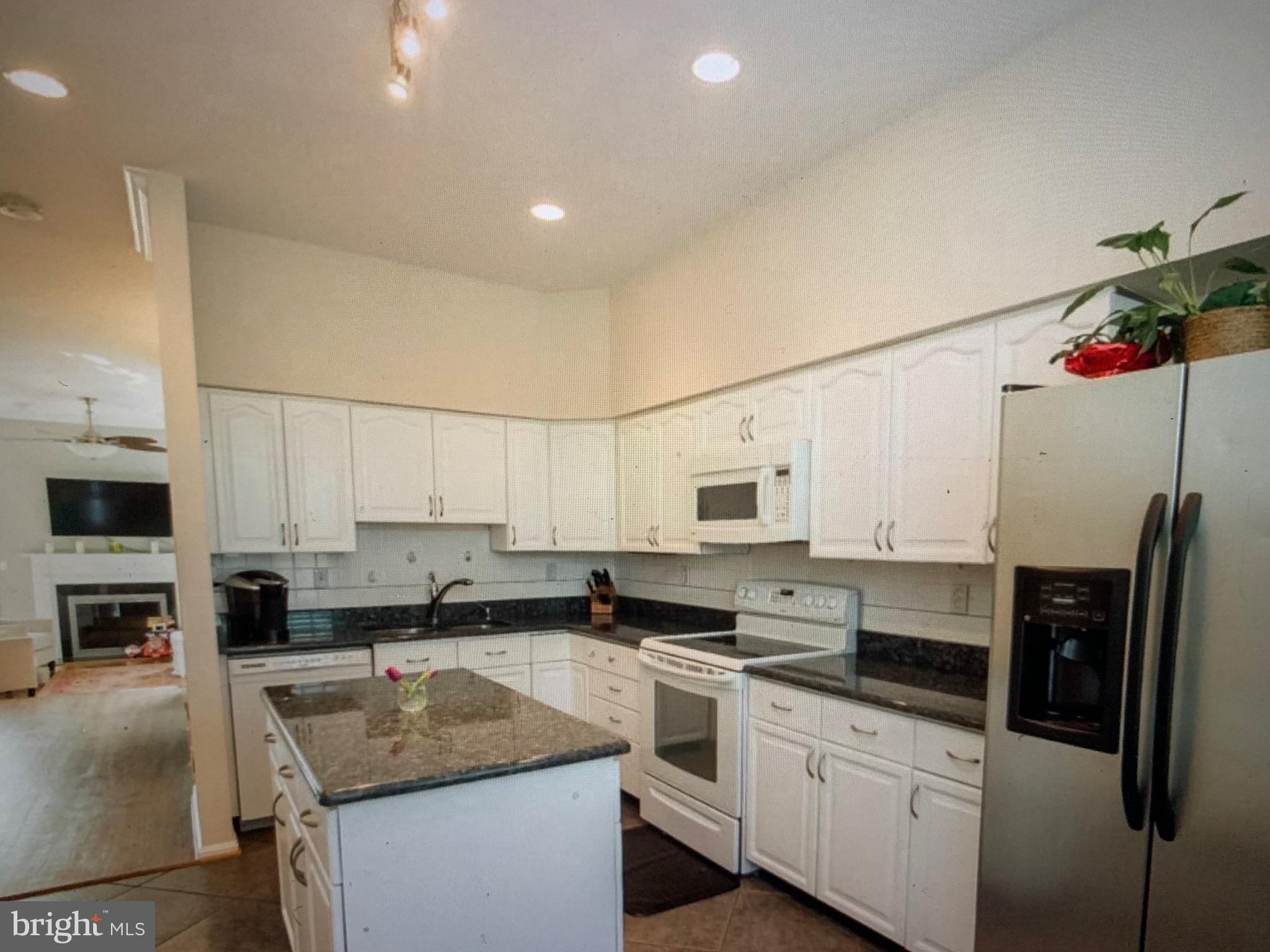 6405 LITTLE POTTERS LANE