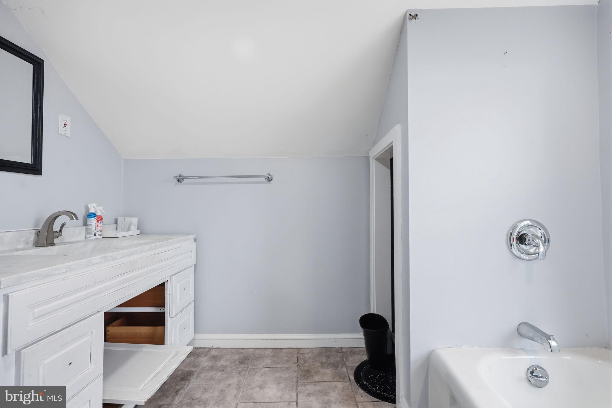 EDGELY - Residential