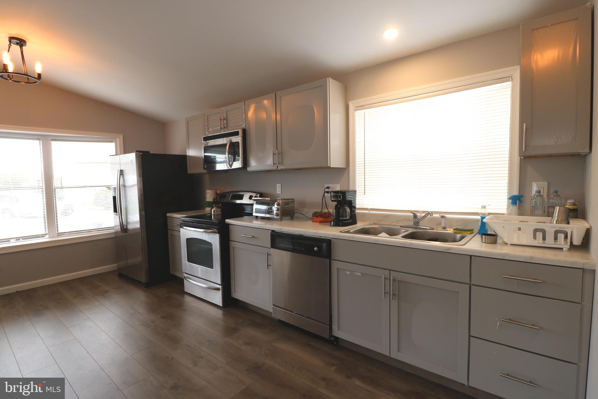 MIDDLE RIVER - Residential