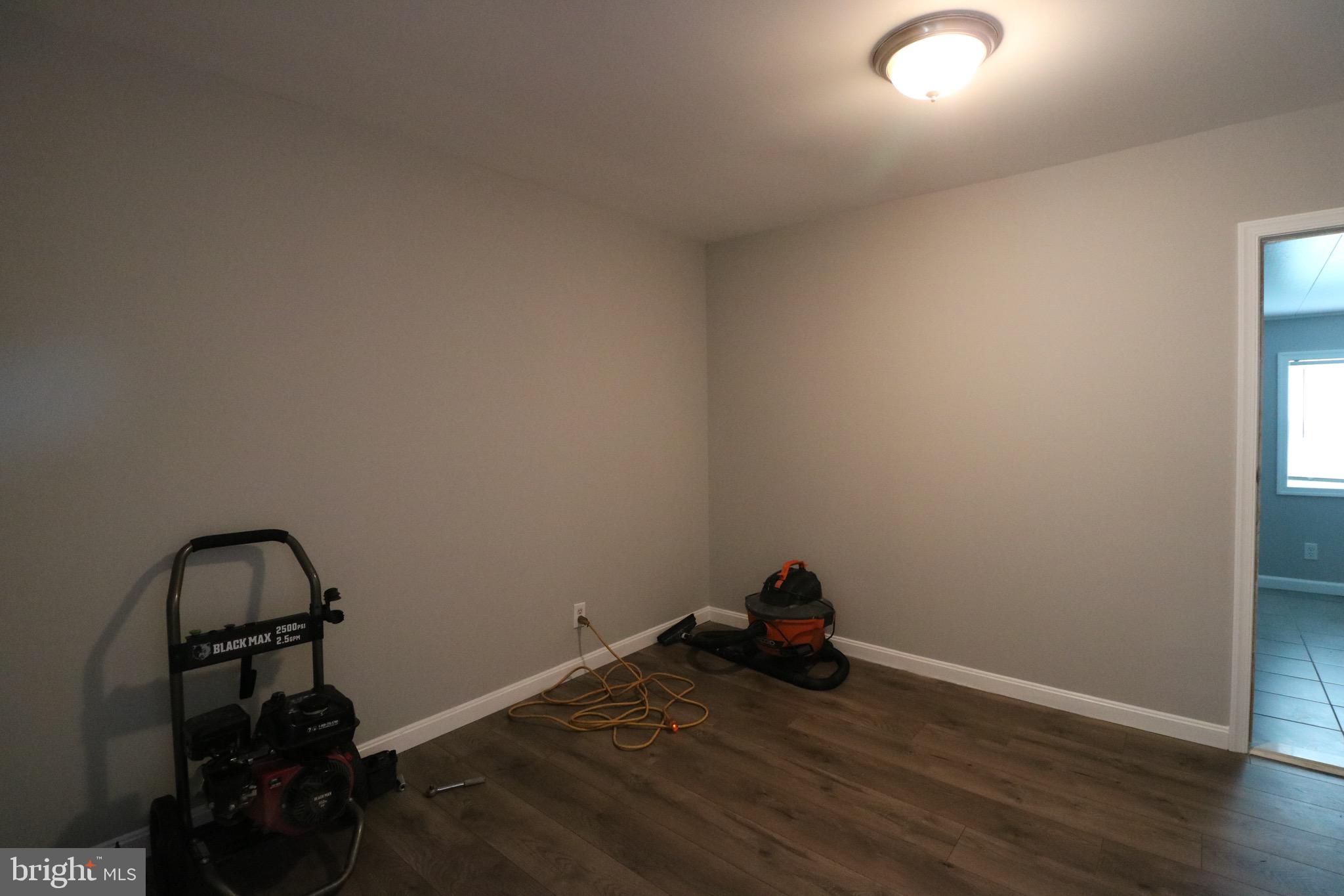 MIDDLE RIVER - Residential