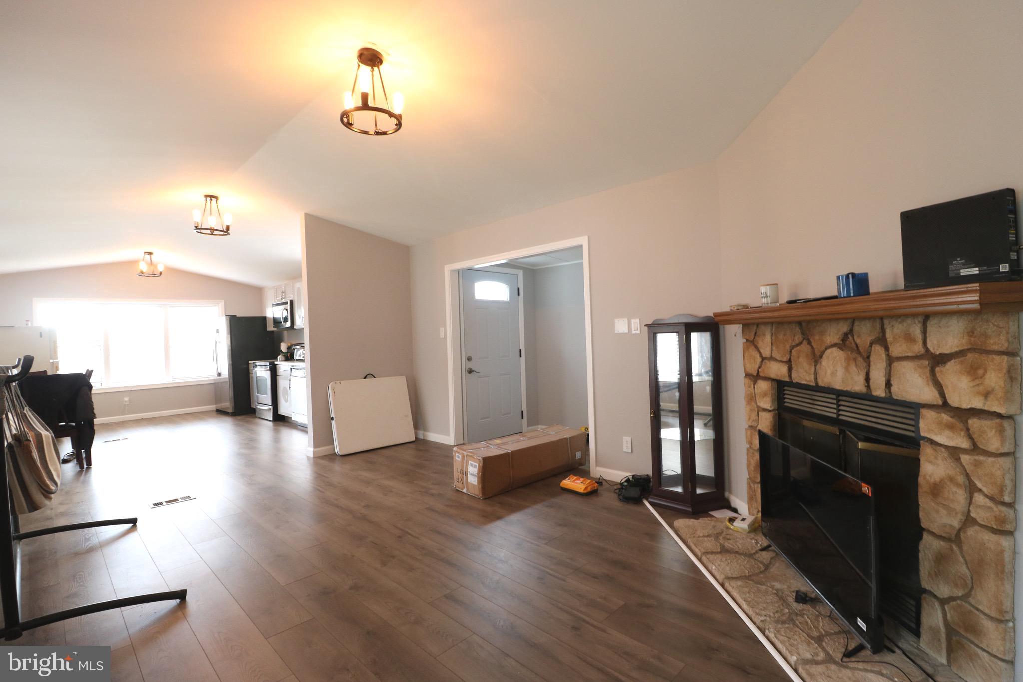 MIDDLE RIVER - Residential