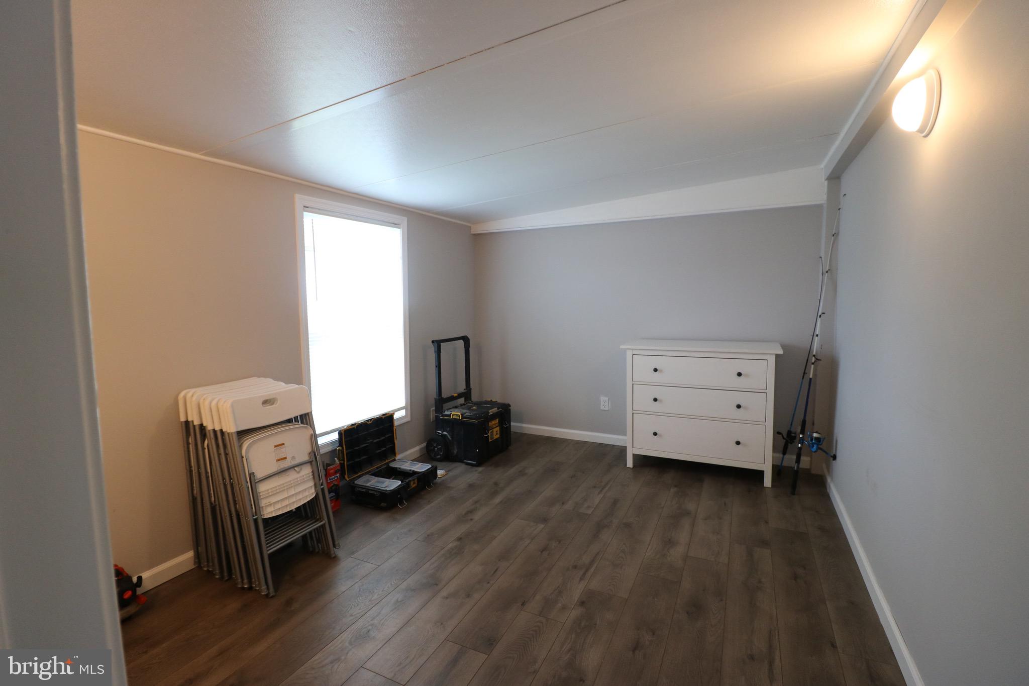 MIDDLE RIVER - Residential