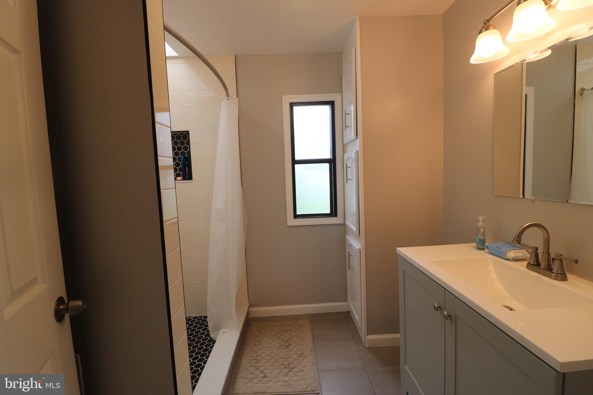 MIDDLE RIVER - Residential