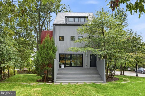 Photo of 2790 Washington Boulevard, ARLINGTON, VA 22201 (MLS # VAAR2080968)