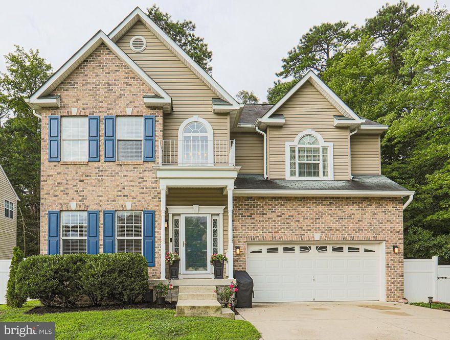 Come take a look at this beautiful home located on a premium lot. This home is located at the end of the street and surrounded by a beautiful tree line! You will love the open foyer upon entry. The kitchen opens up to a large living room with cathedral ceilings and a gas fire place. The upstairs features four spacious bedrooms. Take advantage of the sizable owner's suite with tall ceilings and your own gorgeous bathroom. The basement features a full bedroom and full bathroom perfect for guests. Ample room for parking with a two car garage and a four car driveway. This home is pet friendly.