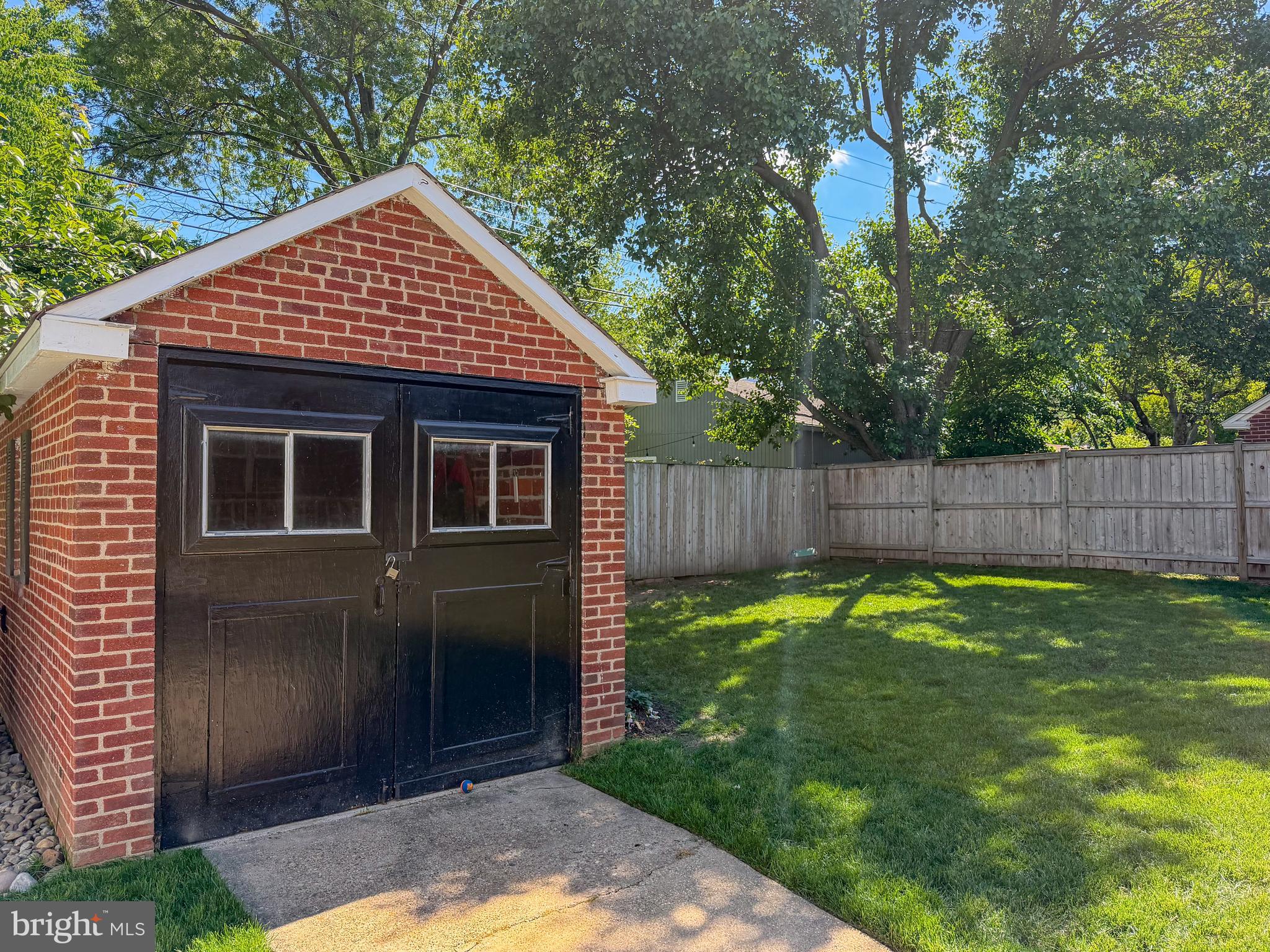 10 W OAK STREET