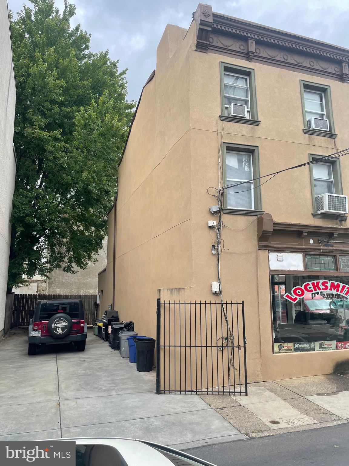 321 E GIRARD AVENUE 25