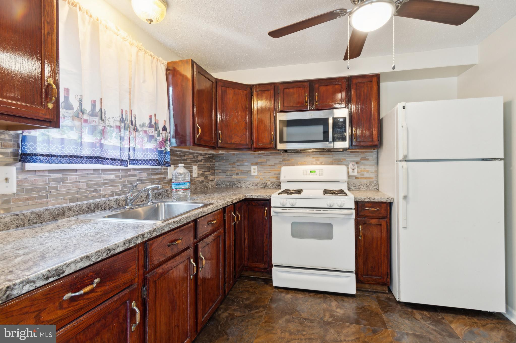 SANDTOWN-WINCHESTER - Residential