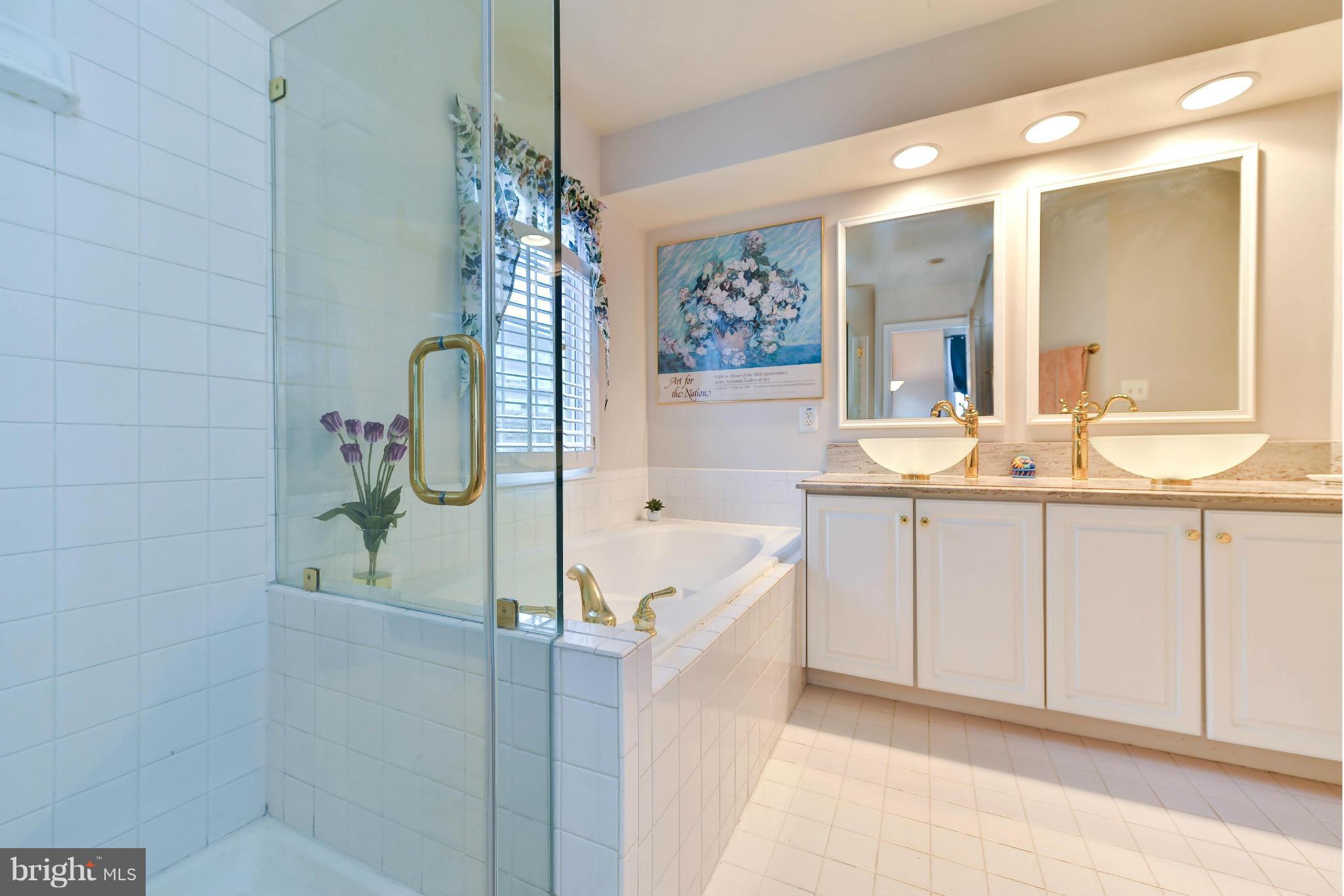 RIVERGATE - Residential