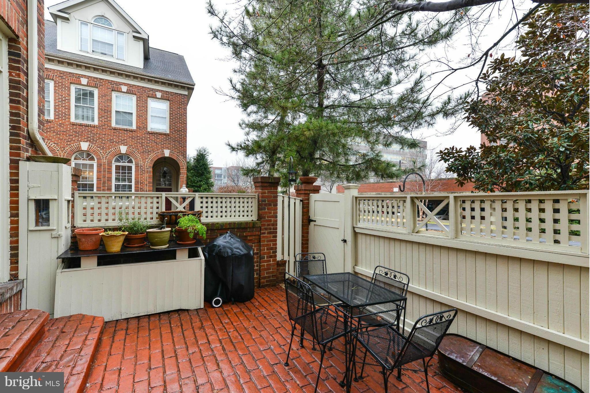 RIVERGATE - Residential