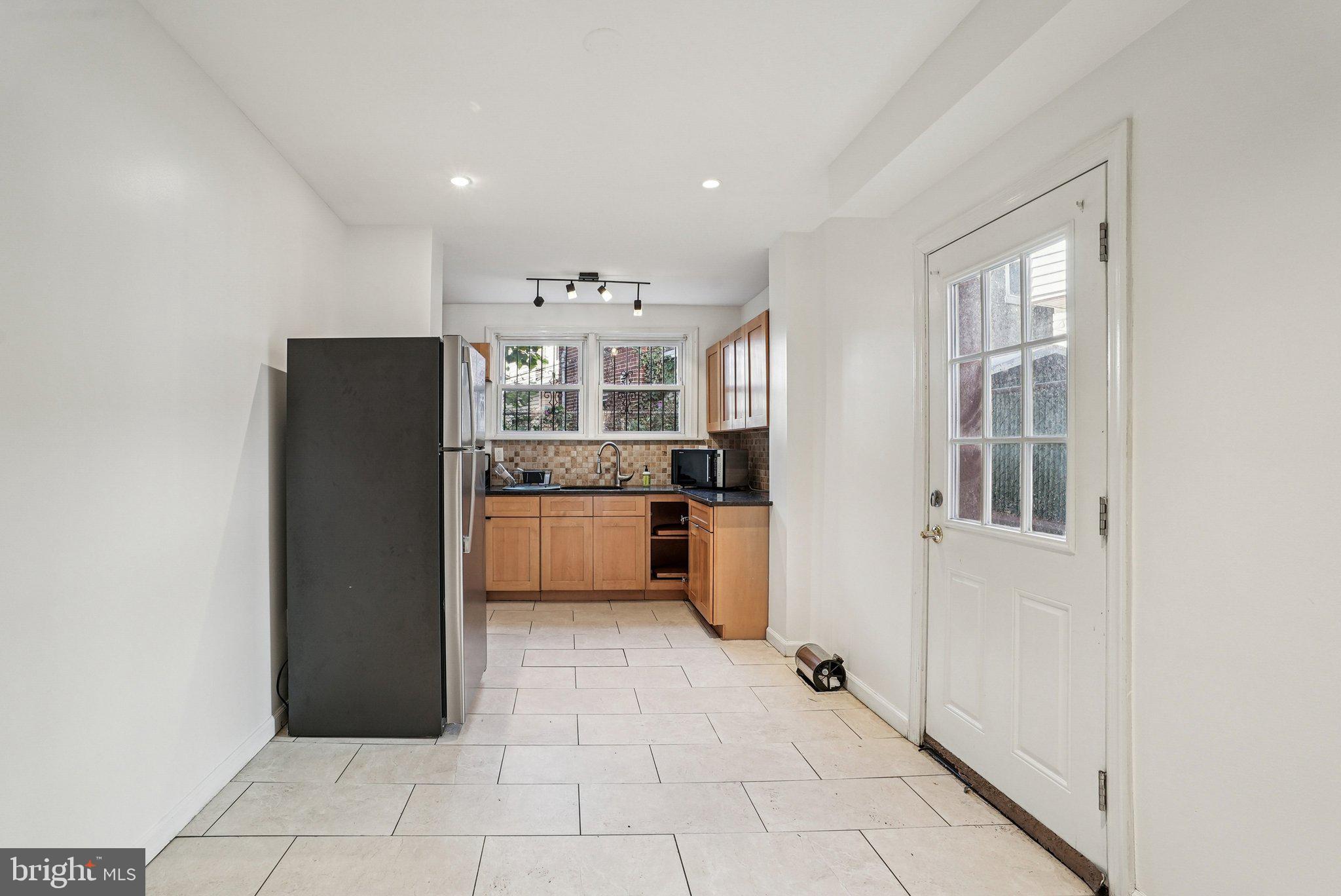 LOWER MOYAMENSING - Residential