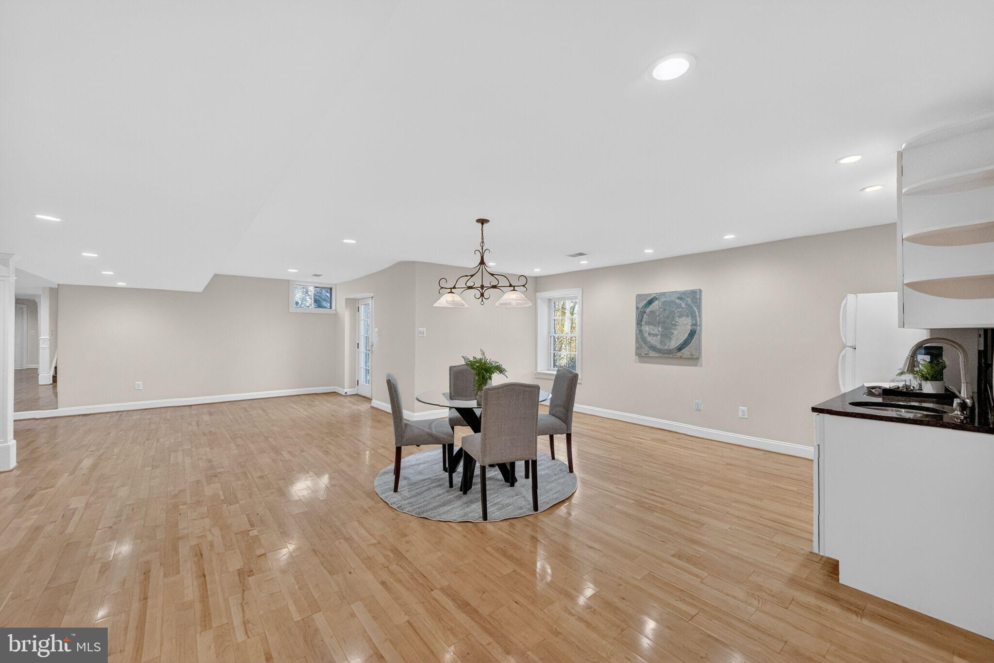 ELKINS - Residential