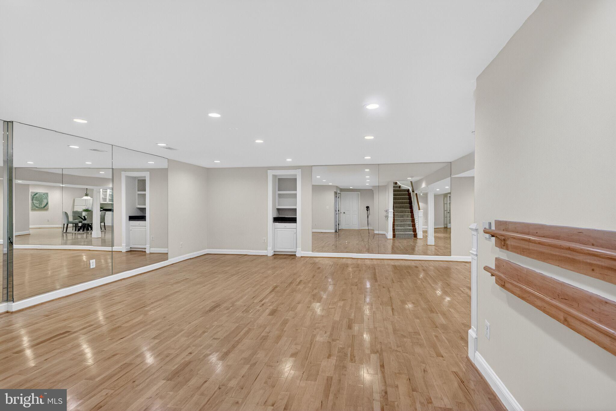 ELKINS - Residential