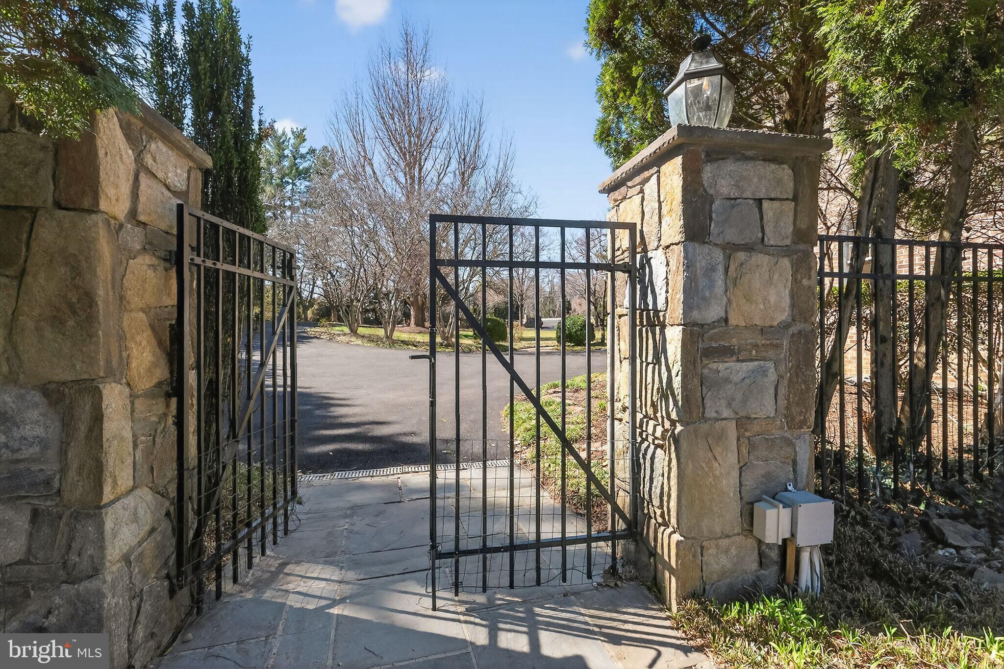 ELKINS - Residential