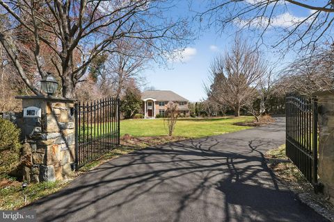 Photo of 9012 - A Old Dominion Drive, MCLEAN, VA 22102 (MLS # VAFX2297416)