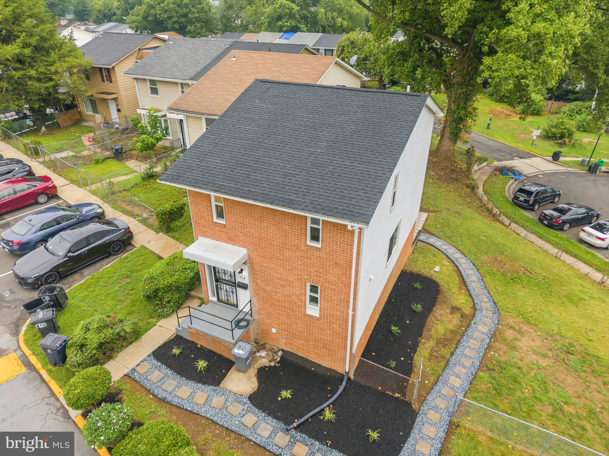 174 DAIMLER DRIVE 54