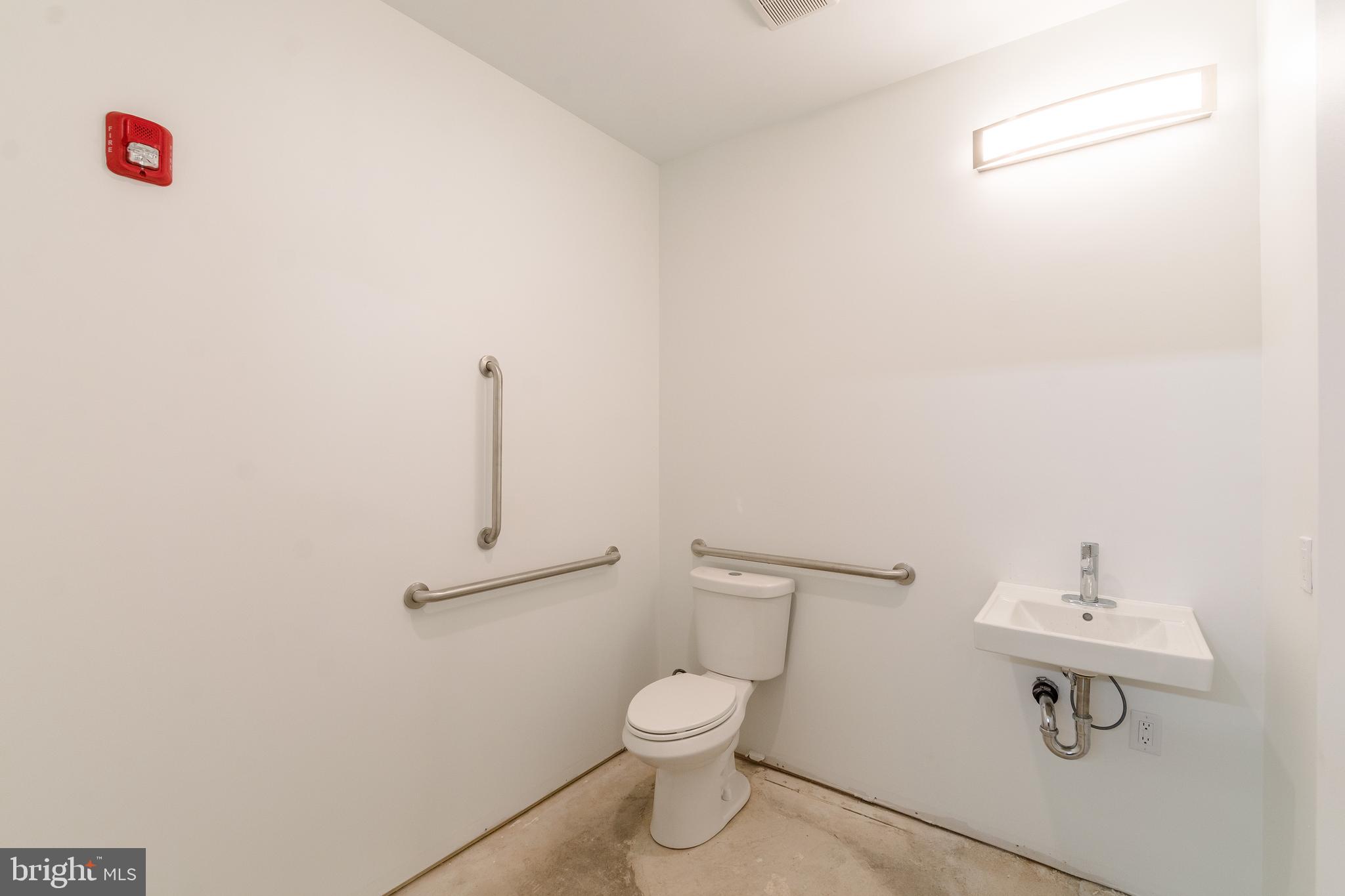 SOCIETY HILL - Commercial Lease