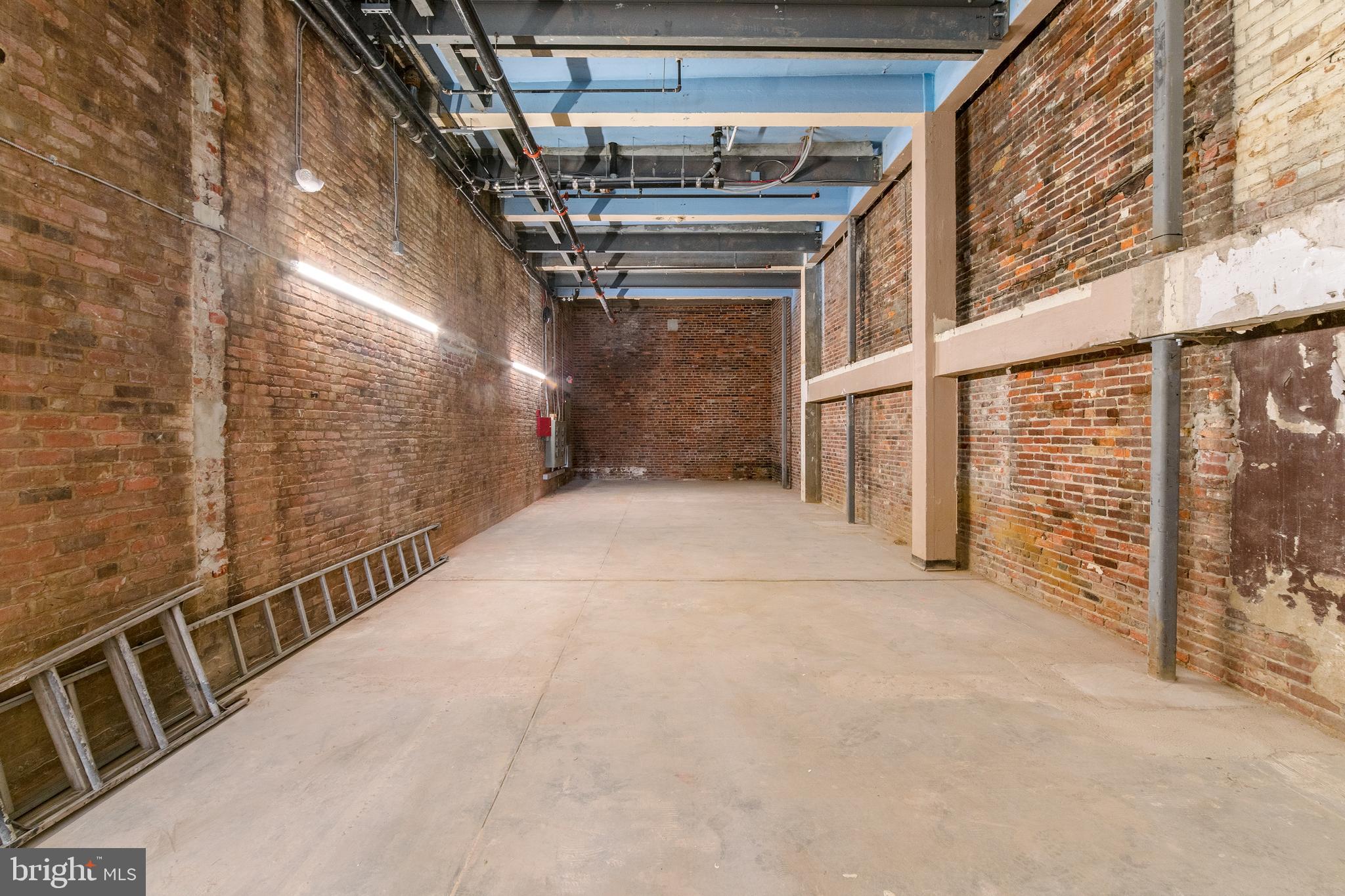 SOCIETY HILL - Commercial Lease