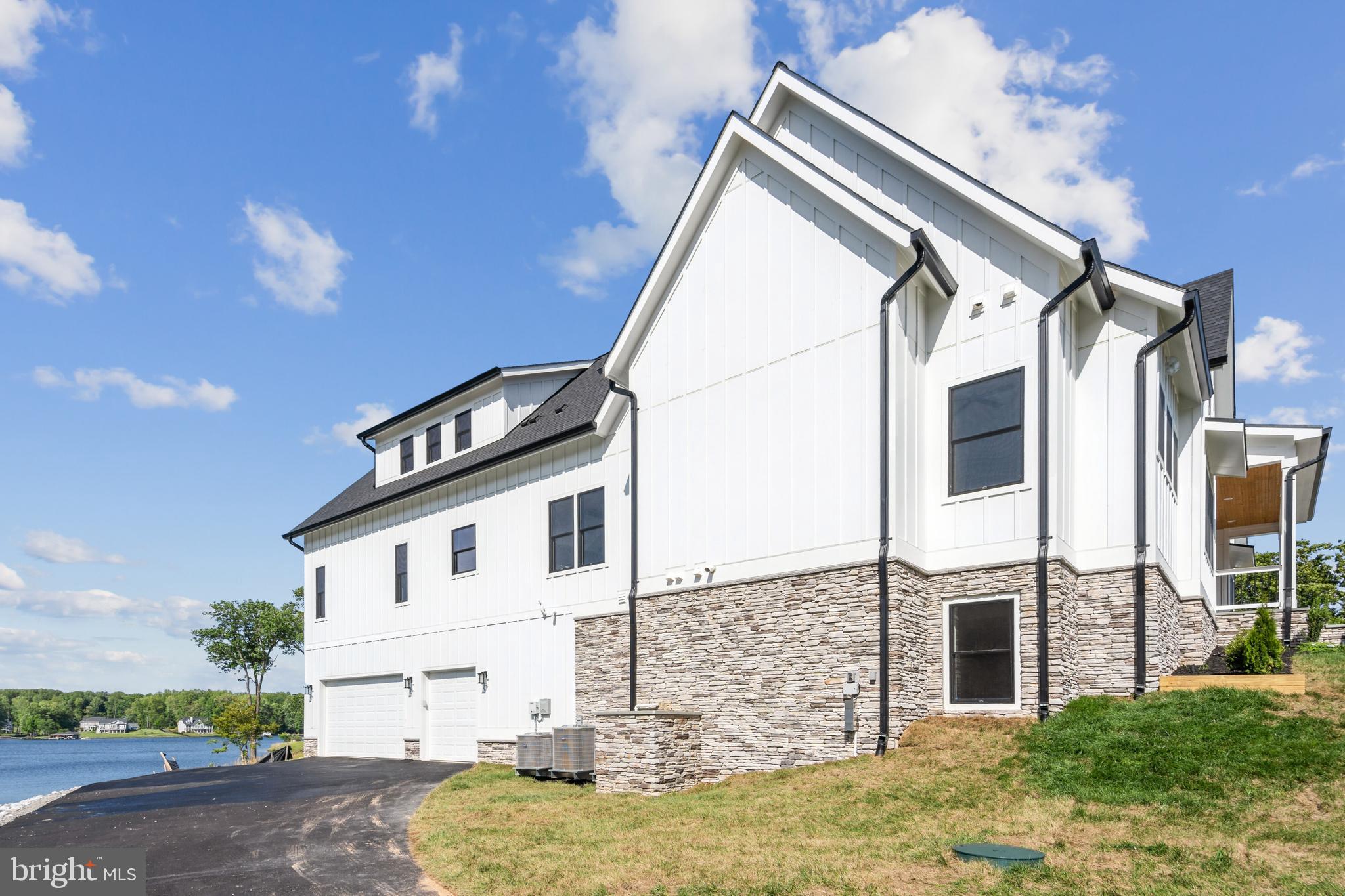 ROCK ISLAND LANDING - Residential