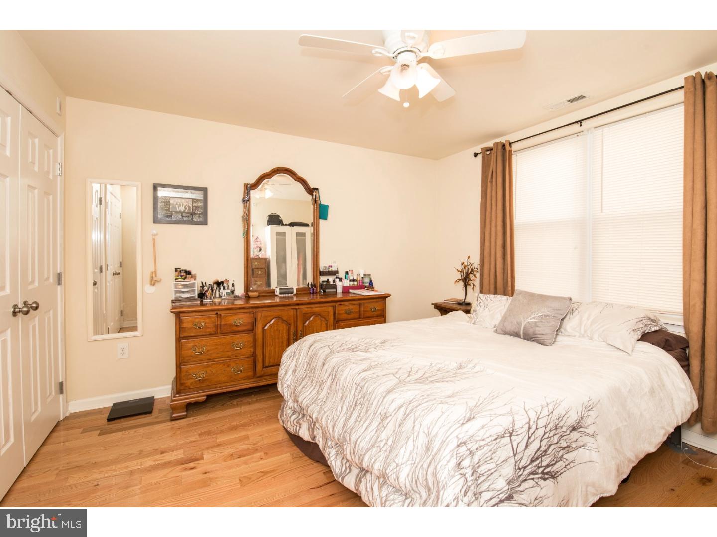 QUEEN VILLAGE - Commercial Sale