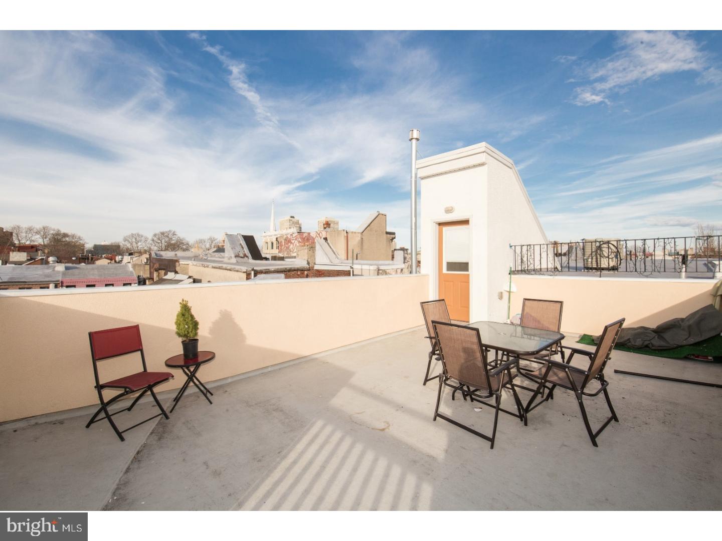 QUEEN VILLAGE - Commercial Sale