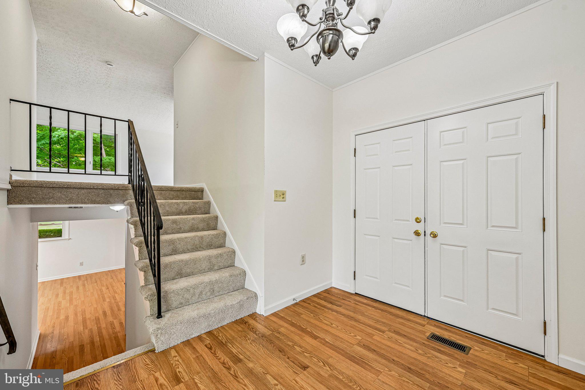 513 NORMANDY LANE
