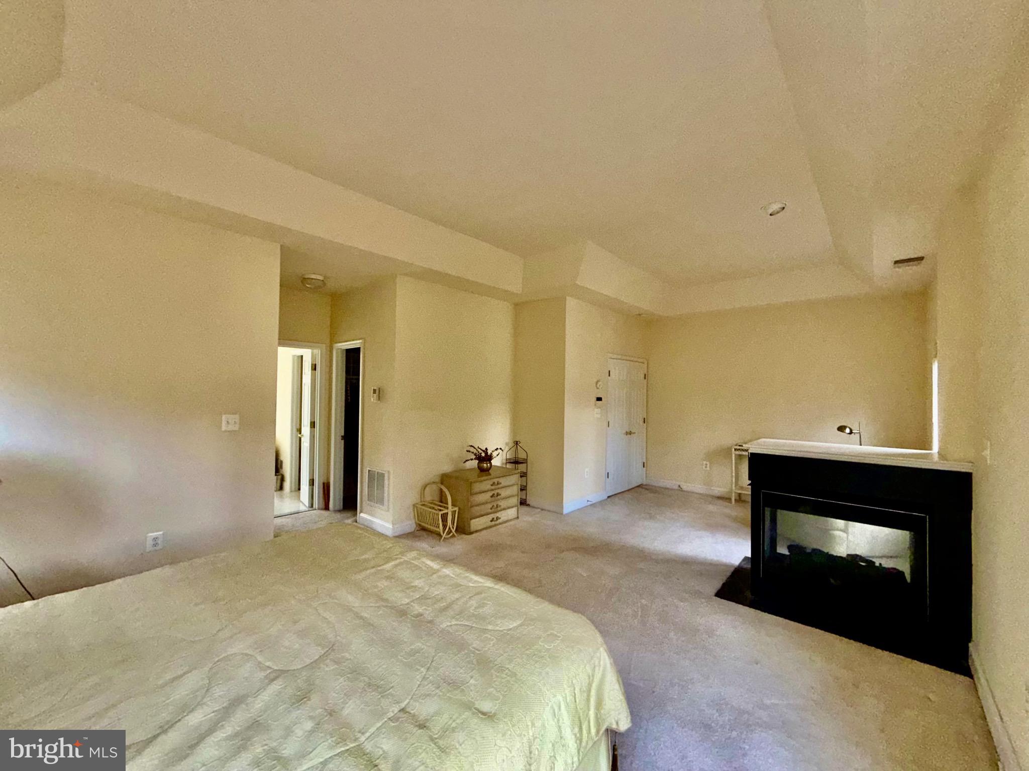 ROCKVILLE HEIGHTS - Residential