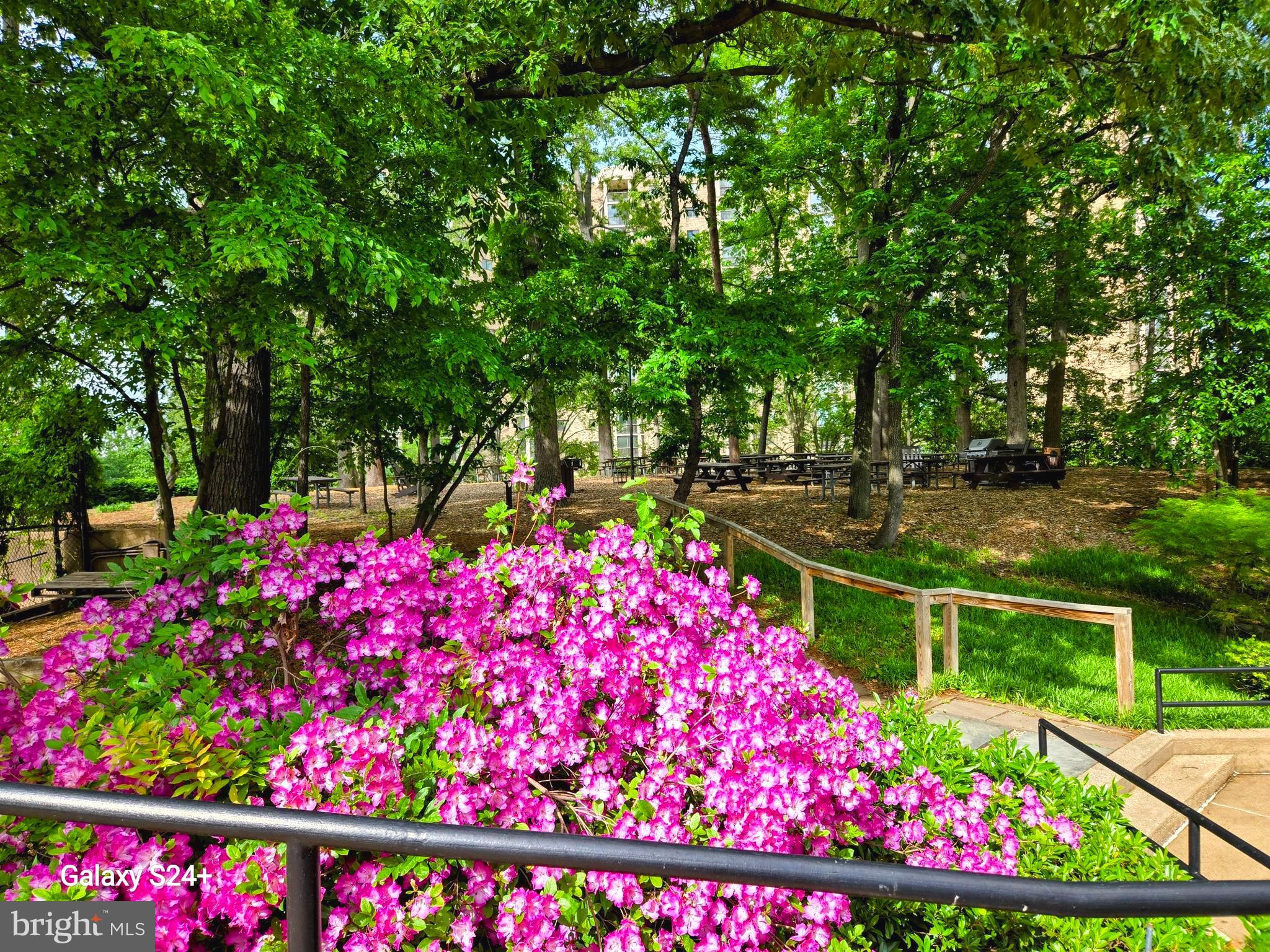 MONTEBELLO - Residential