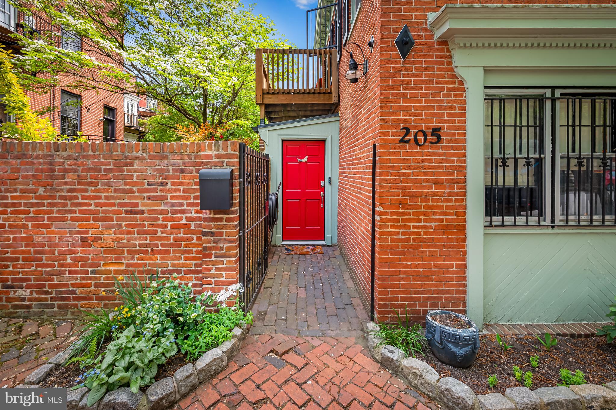 BOLTON HILL HISTORIC DISTRICT - Residential Lease