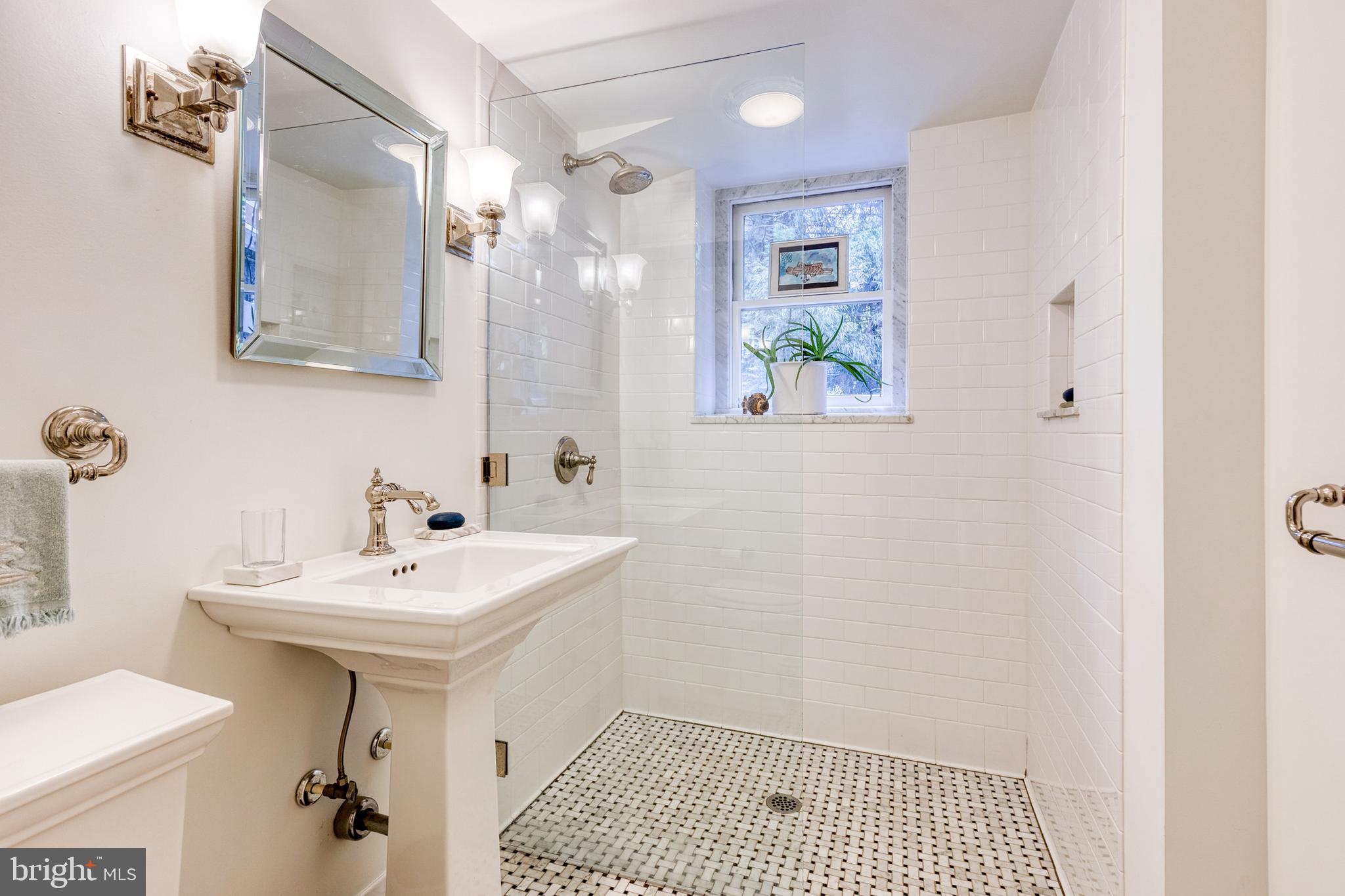 ROLAND PARK - Residential
