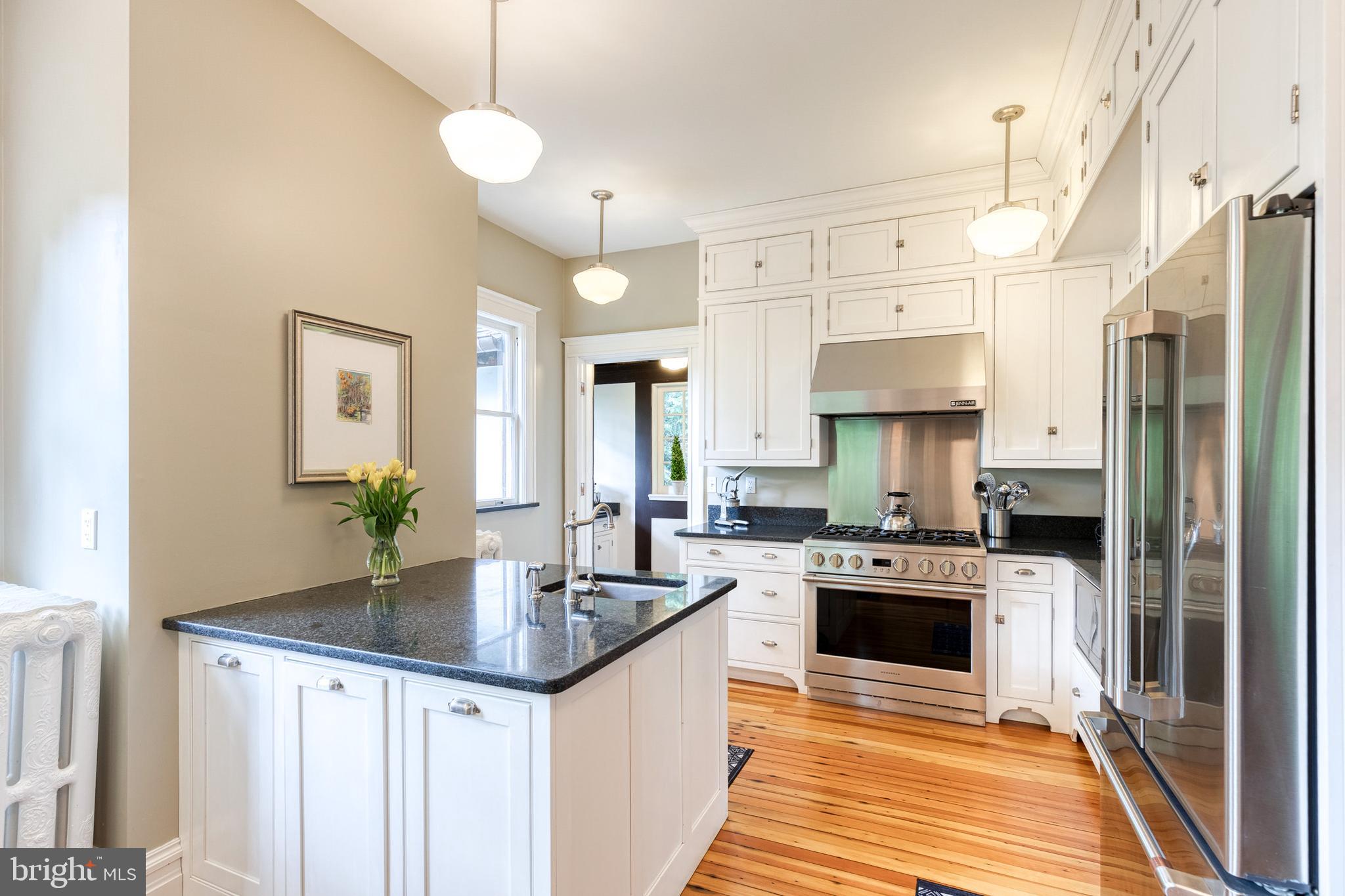 ROLAND PARK - Residential