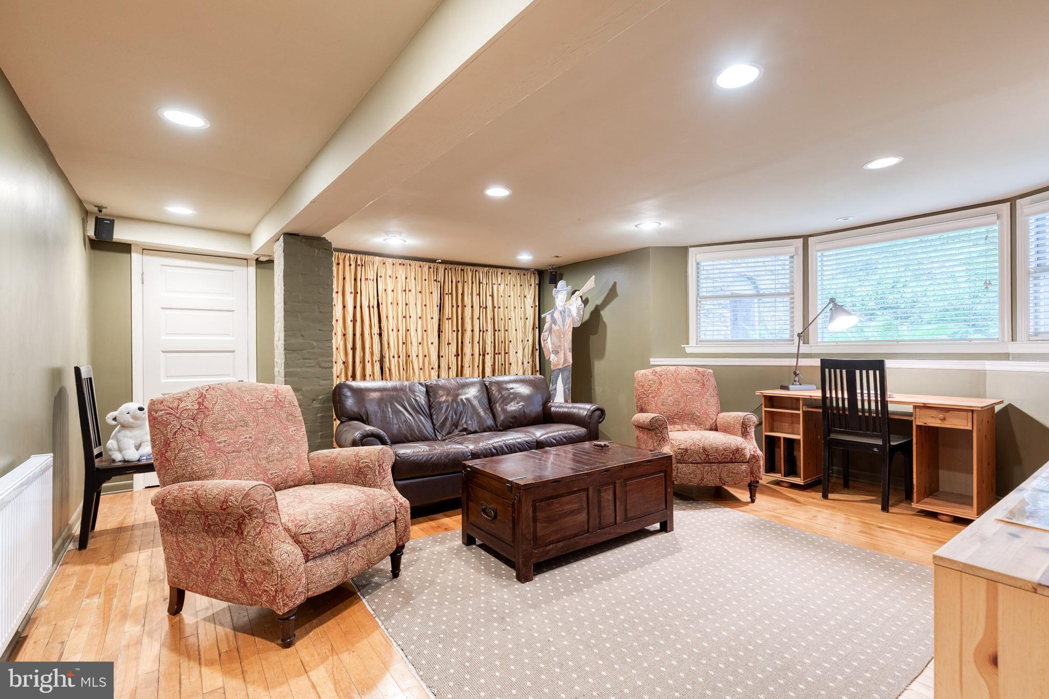 ROLAND PARK - Residential