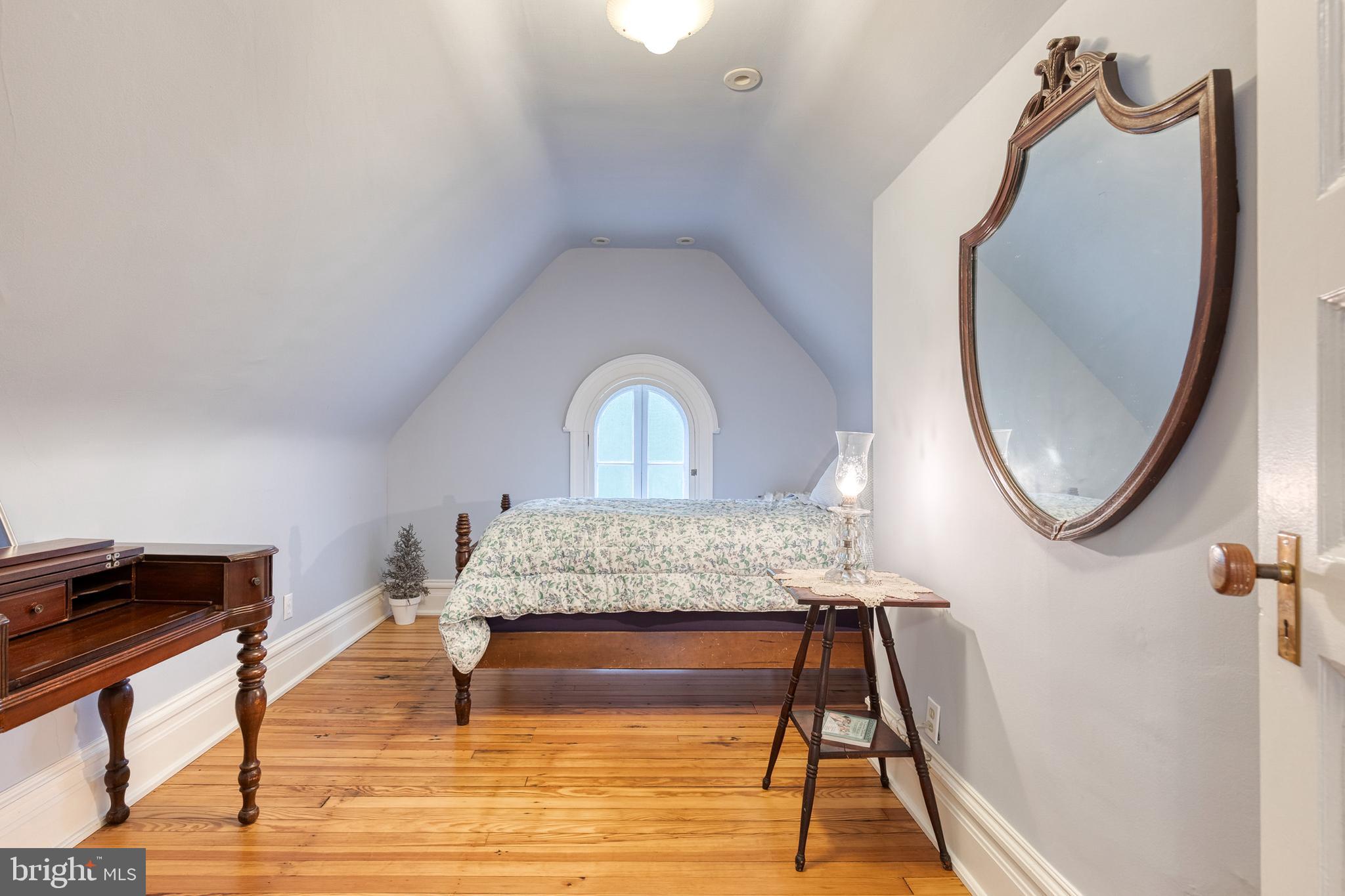 ROLAND PARK - Residential