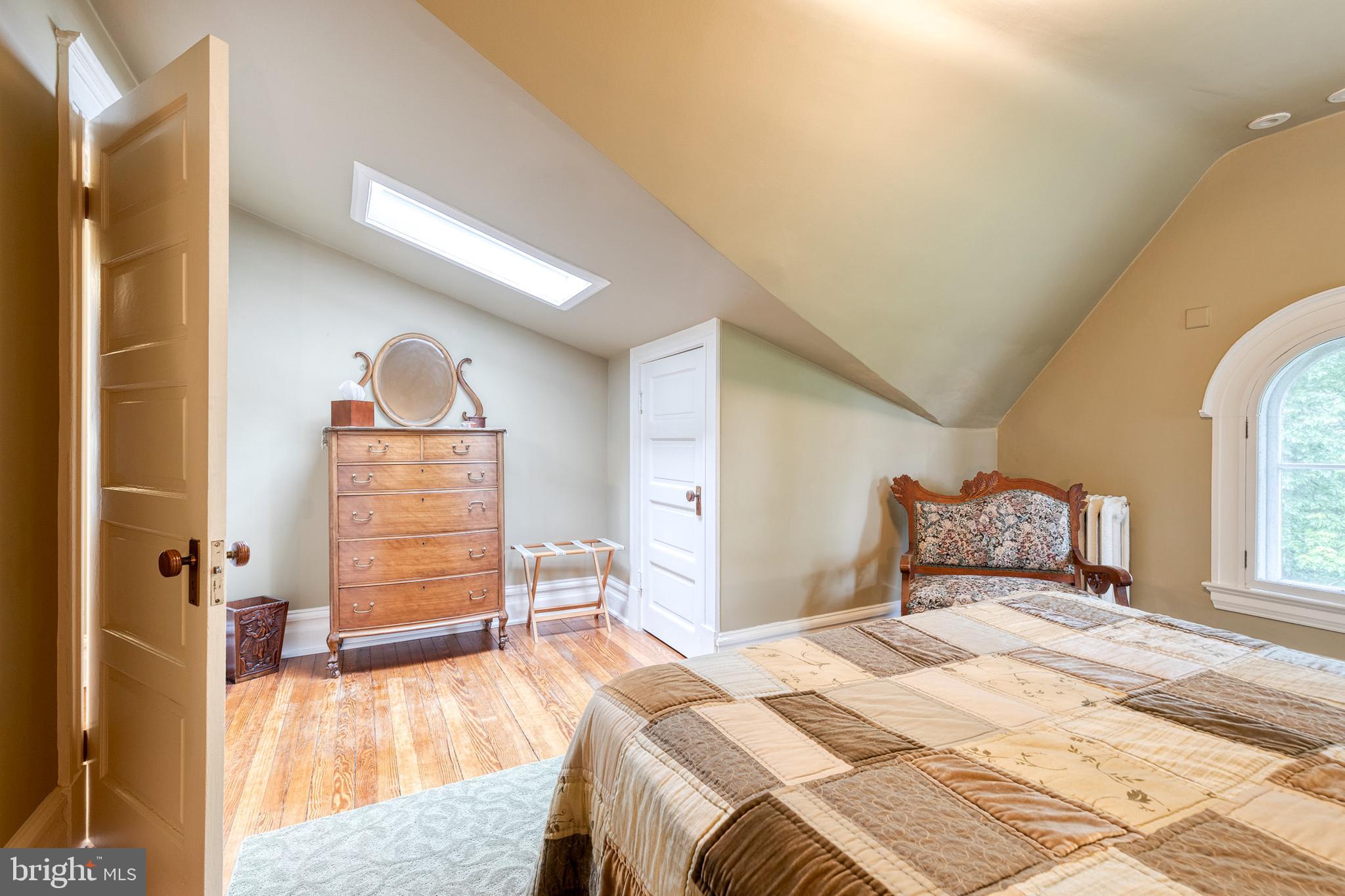 ROLAND PARK - Residential