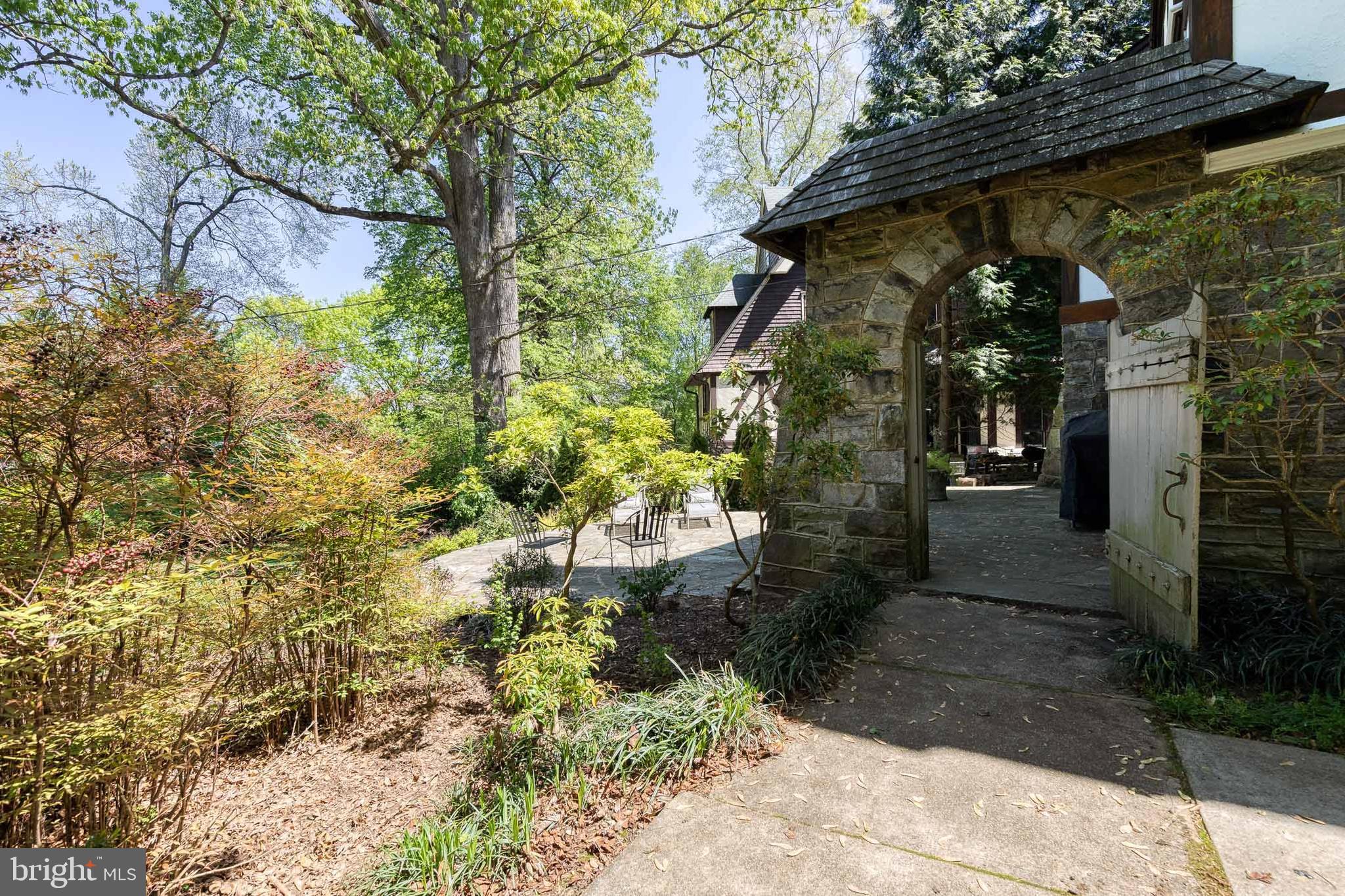 ROLAND PARK - Residential