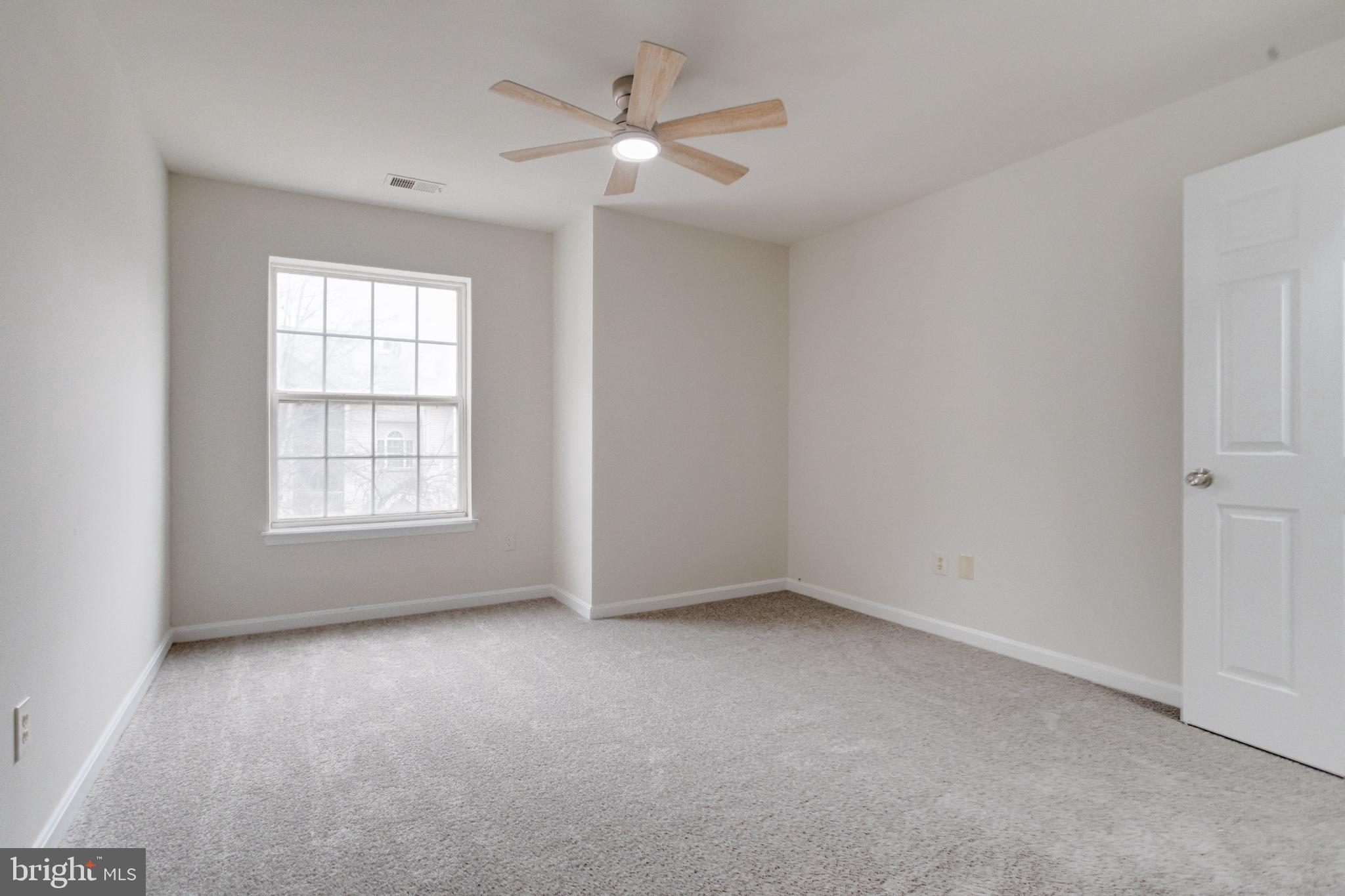 CROMWELL FOUNTAIN - Residential