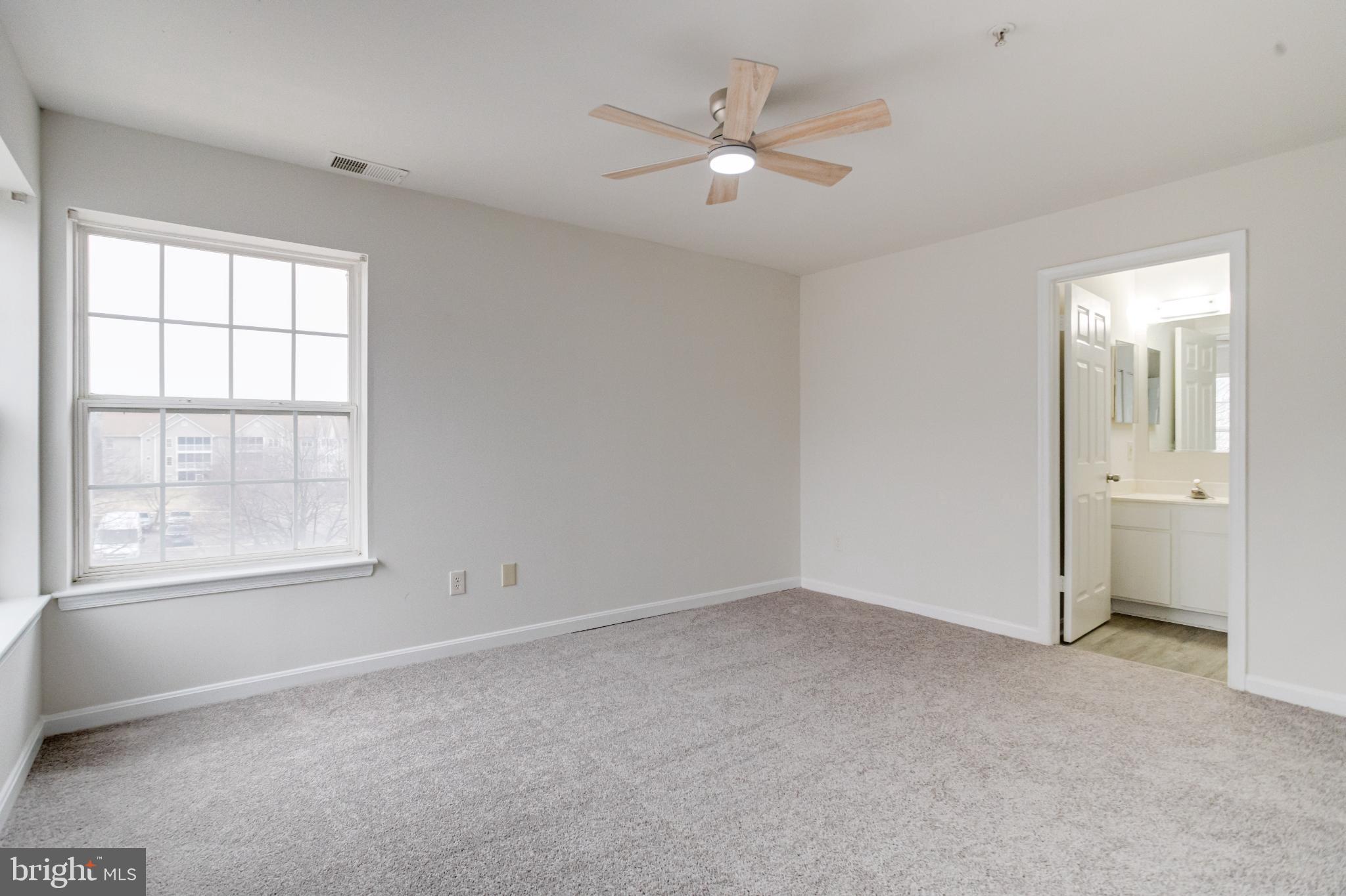 CROMWELL FOUNTAIN - Residential