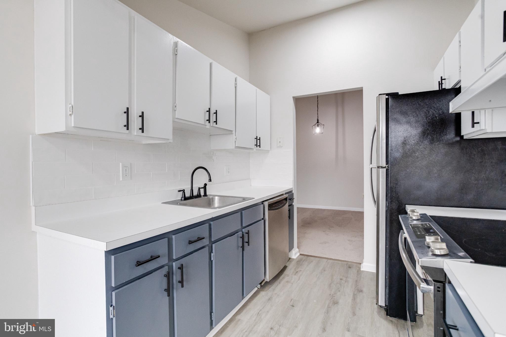 CROMWELL FOUNTAIN - Residential