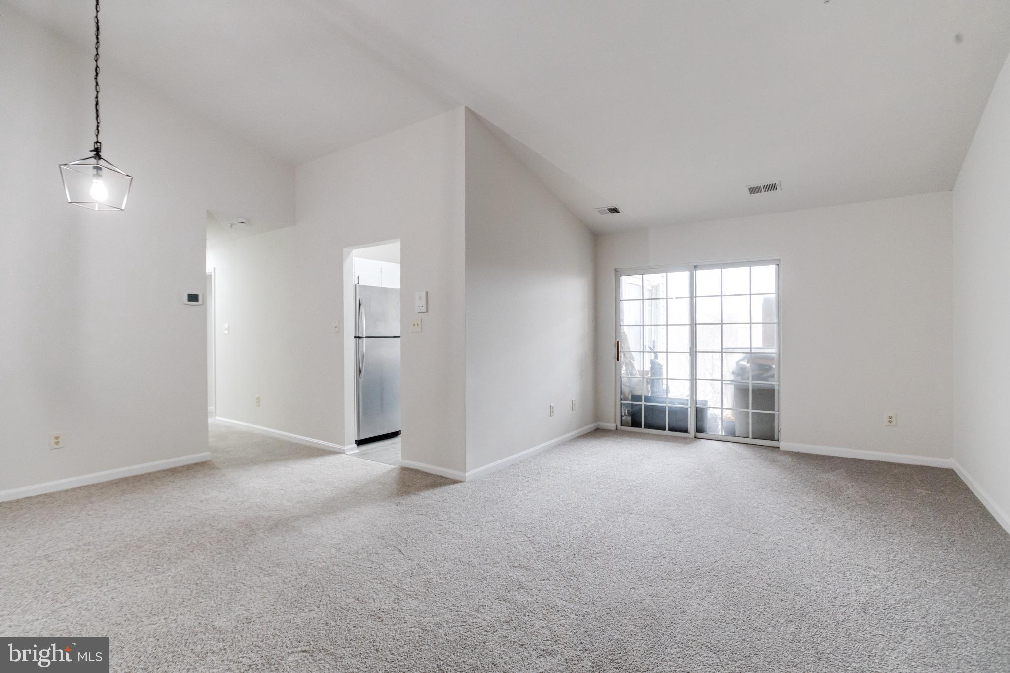 CROMWELL FOUNTAIN - Residential