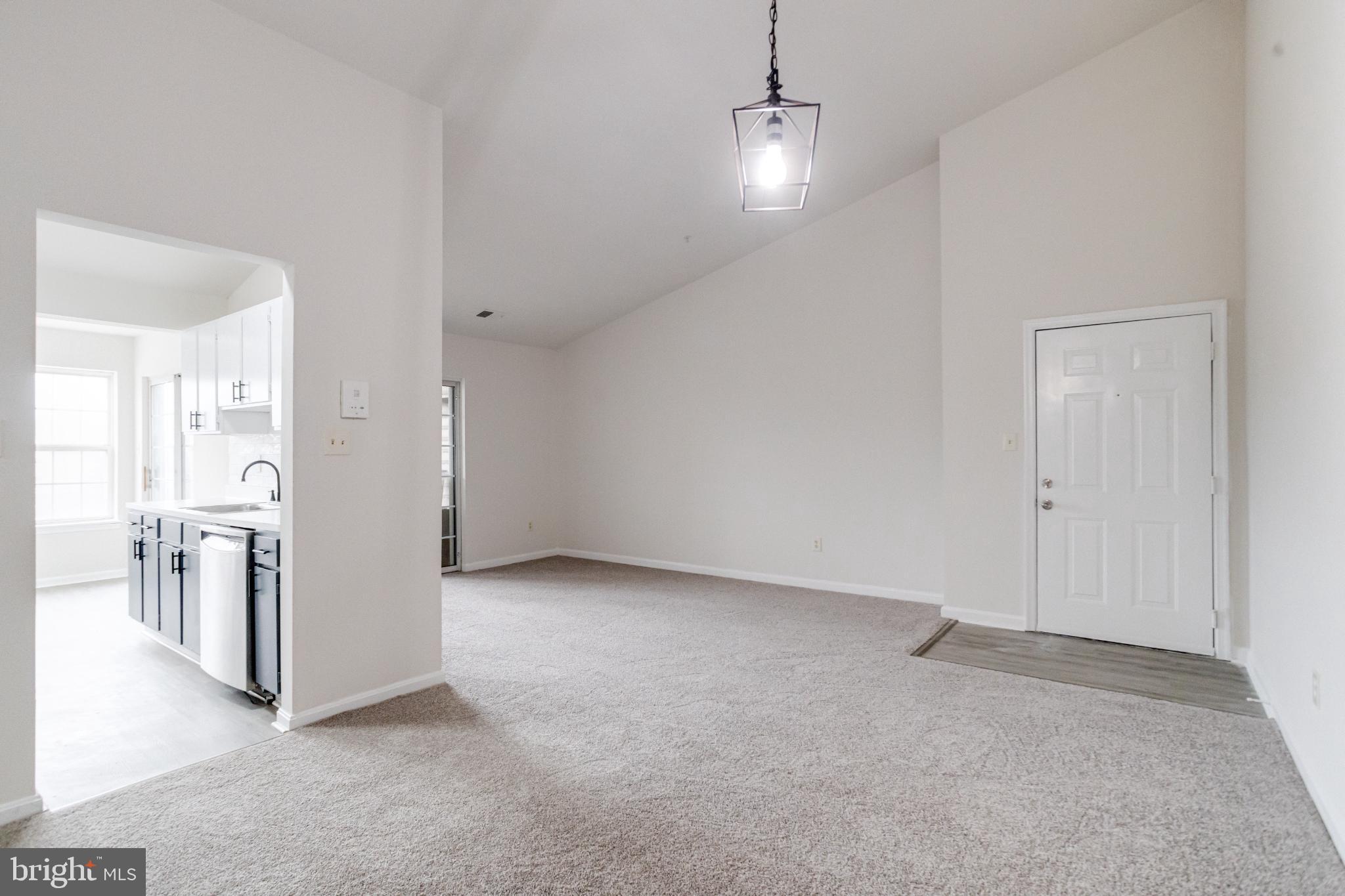 CROMWELL FOUNTAIN - Residential