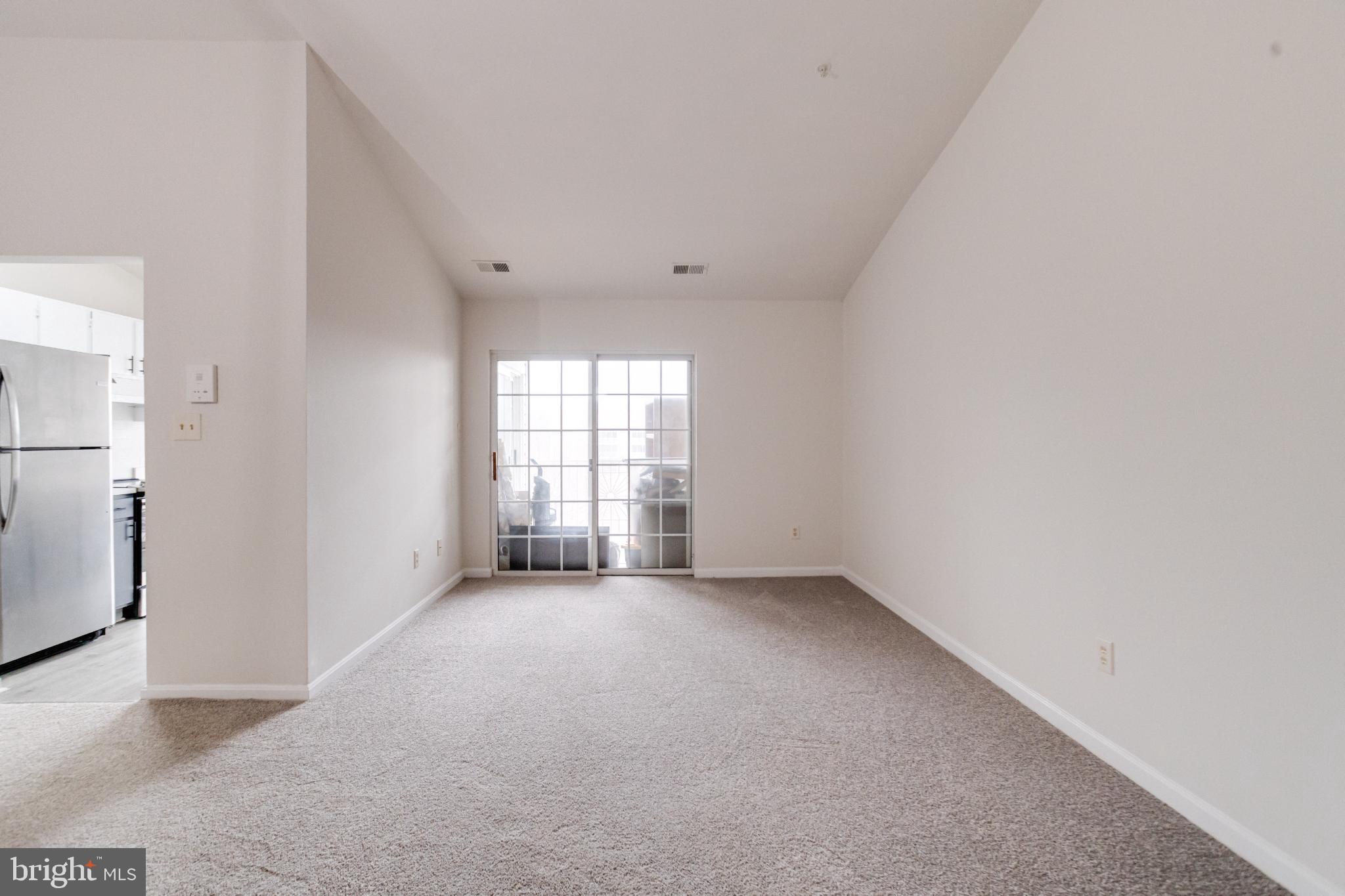 CROMWELL FOUNTAIN - Residential