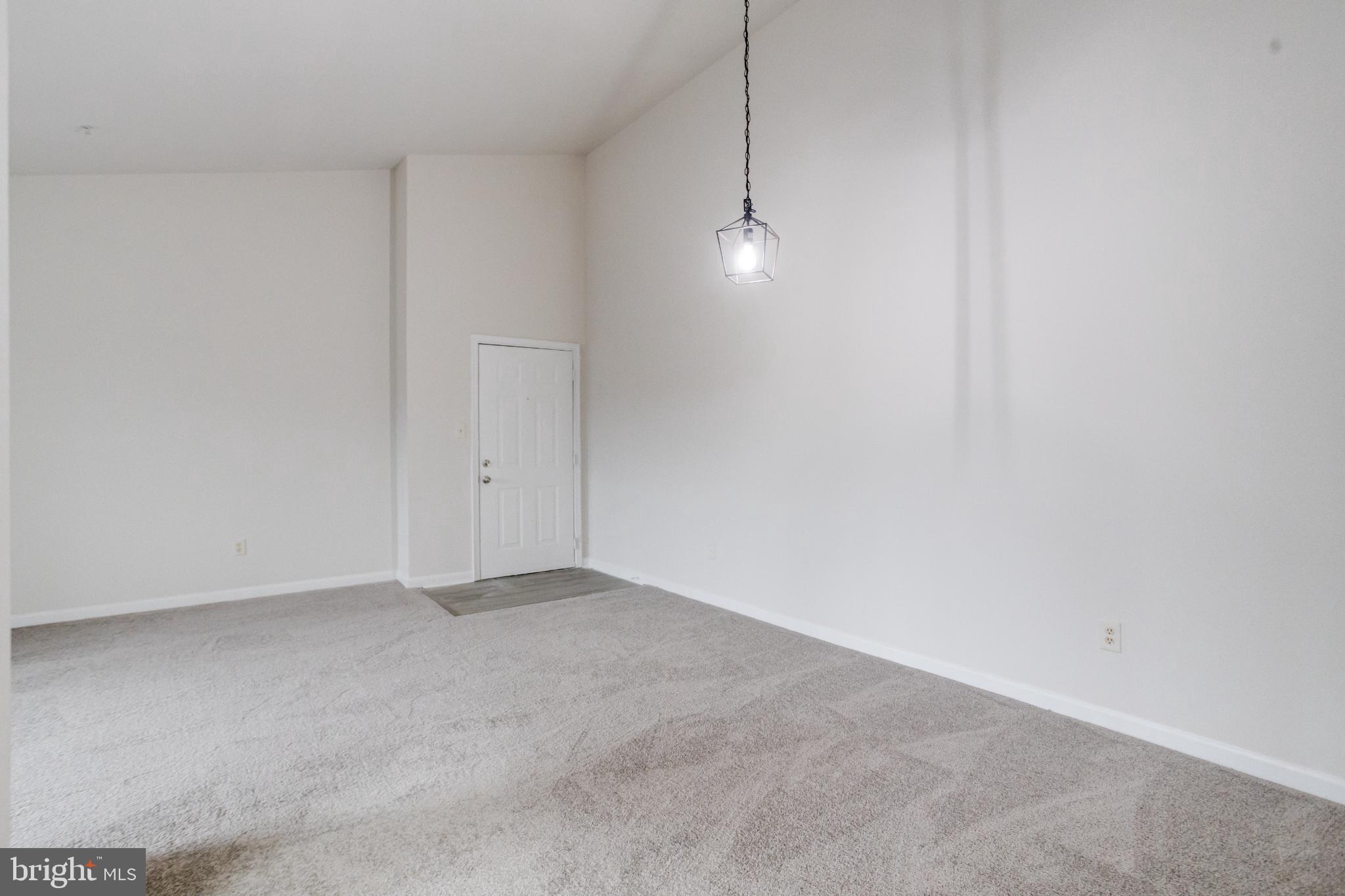 CROMWELL FOUNTAIN - Residential