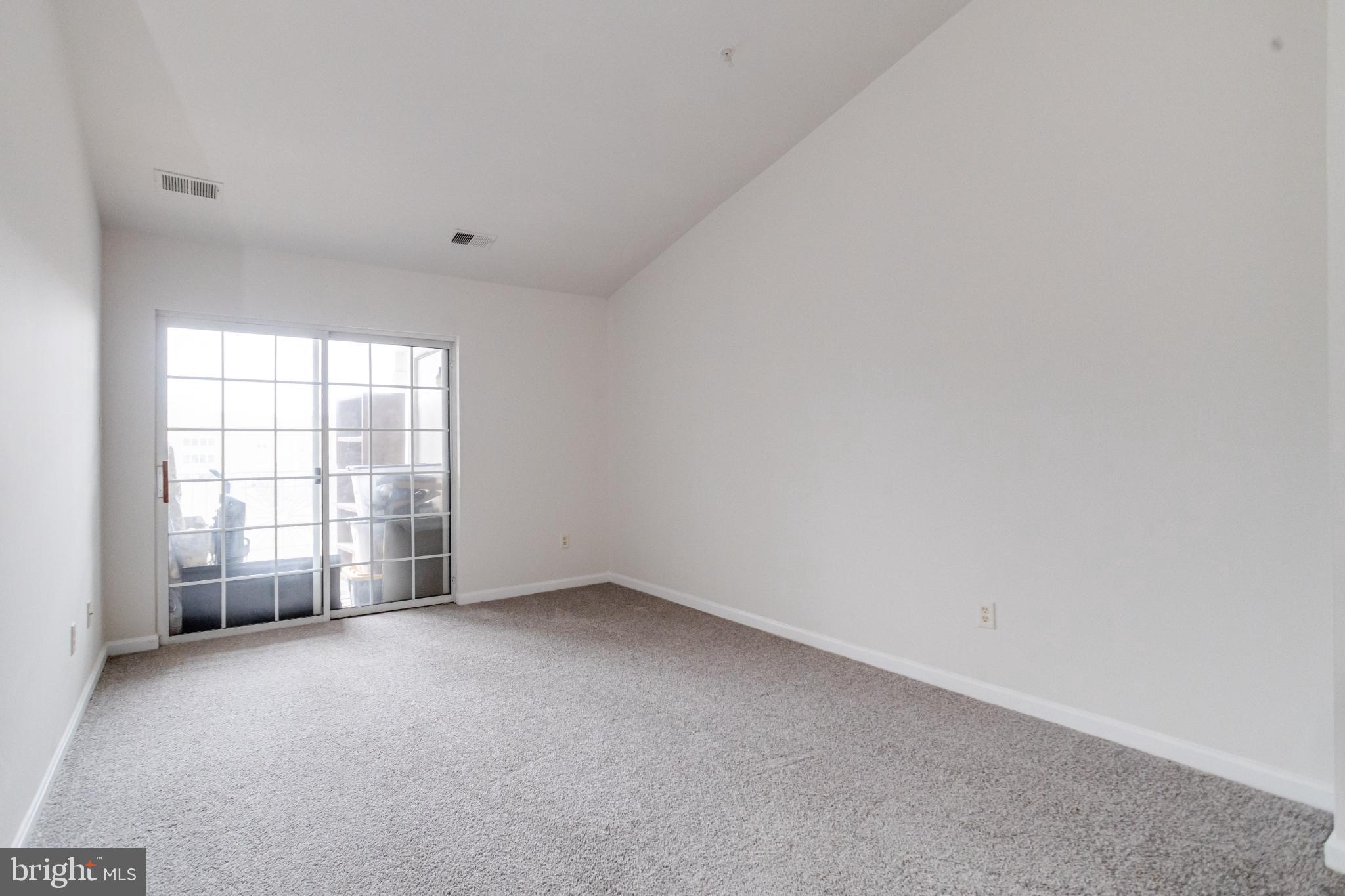 CROMWELL FOUNTAIN - Residential