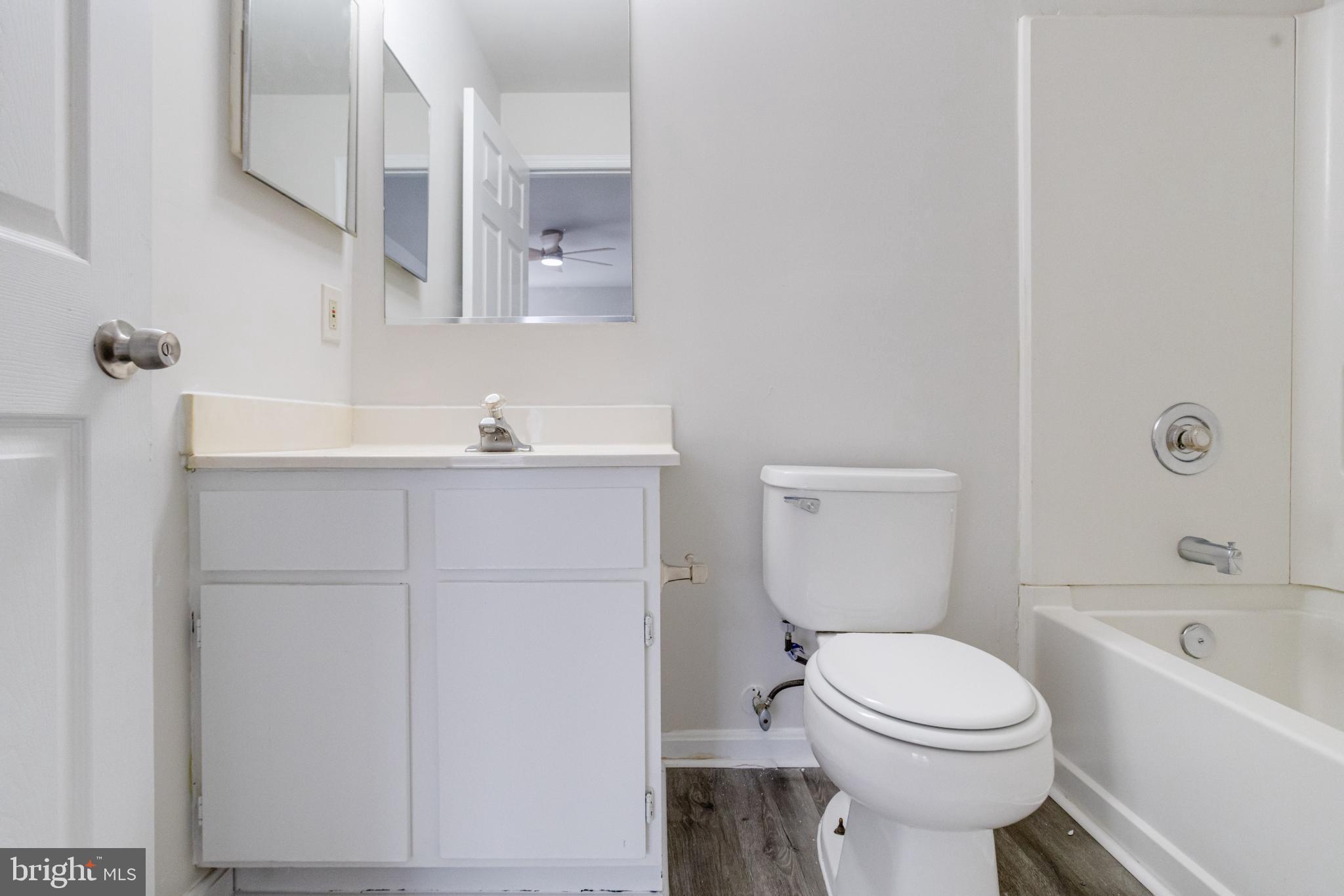 CROMWELL FOUNTAIN - Residential