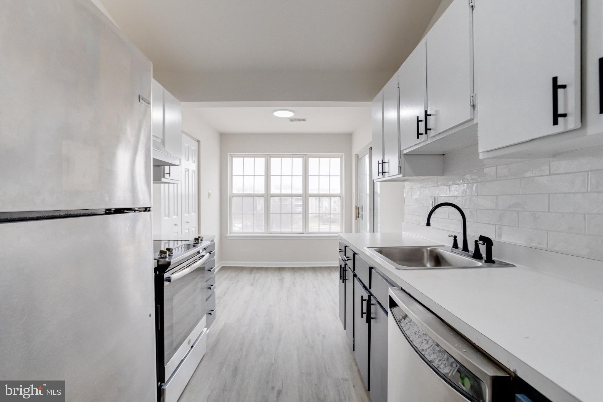 CROMWELL FOUNTAIN - Residential