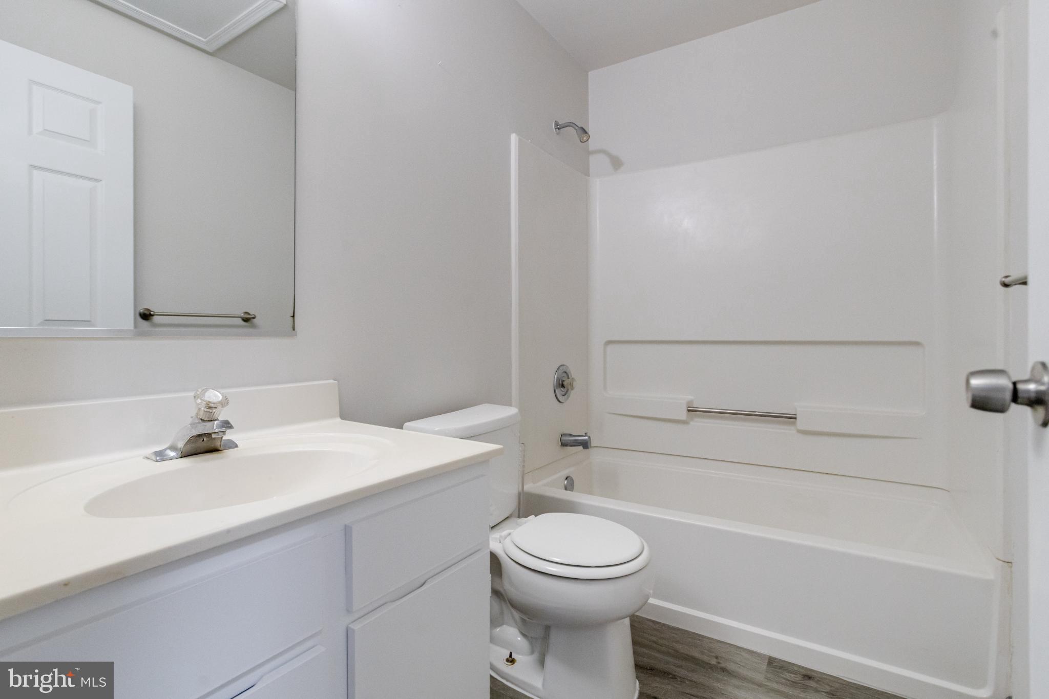 CROMWELL FOUNTAIN - Residential