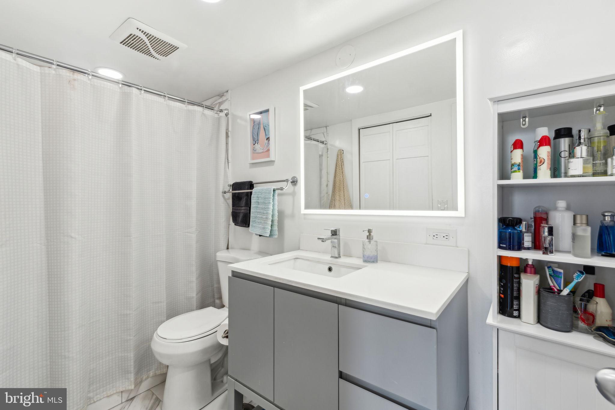 AVENUE OF THE ARTS - Residential