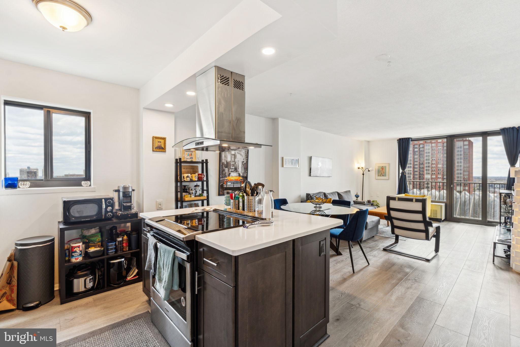 AVENUE OF THE ARTS - Residential